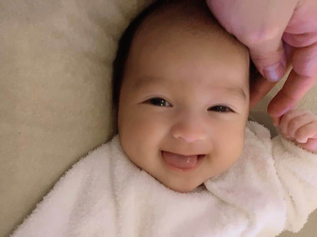 川崎希さんのインスタグラム写真 - (川崎希Instagram)「すごく笑顔😍😍😍  Photo by @alexanderfriends   #babygirl  #1monthold」12月19日 21時32分 - kawasakinozomi