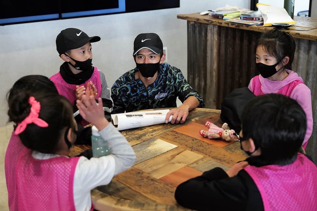大迫傑さんのインスタグラム写真 - (大迫傑Instagram)「Sugar Elite Kids 初日(小学生低学年対象) 無事終了しました！！ 子供達と楽しく走って、学べました🏃‍♂️ @sugar.elite  #強さに飢えろ　#nowornever #sugarelitekids」12月19日 21時29分 - suguru_osako