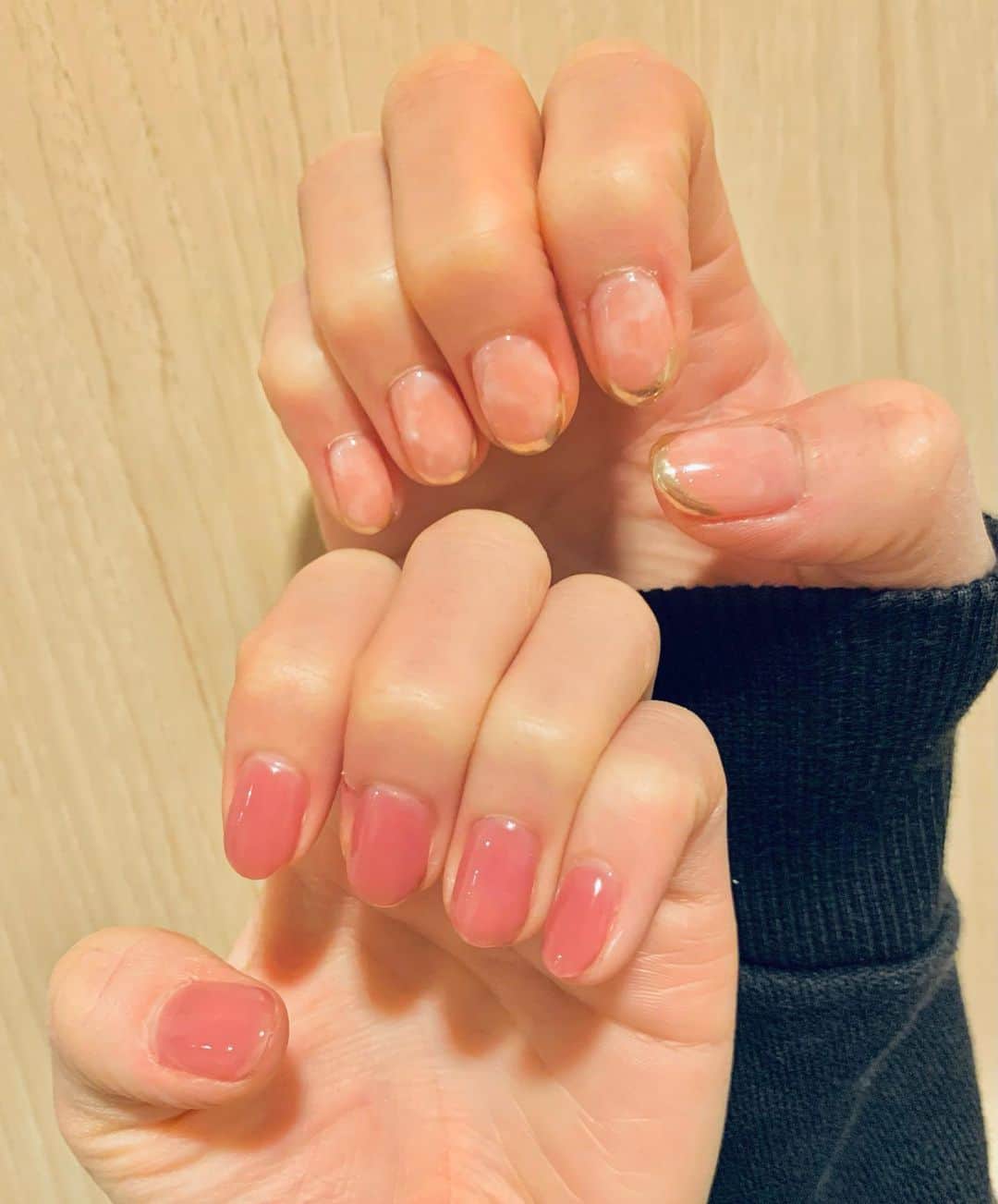 杉本早裕吏のインスタグラム：「・ 季節に合わせていつも素敵なネイルをありがとうございます💅✨ ・ ・ #冬ネイル #アシンメトリーネイル #クリスマスネイル #秋ネイル #夏ネイル #貝殻ネイル」