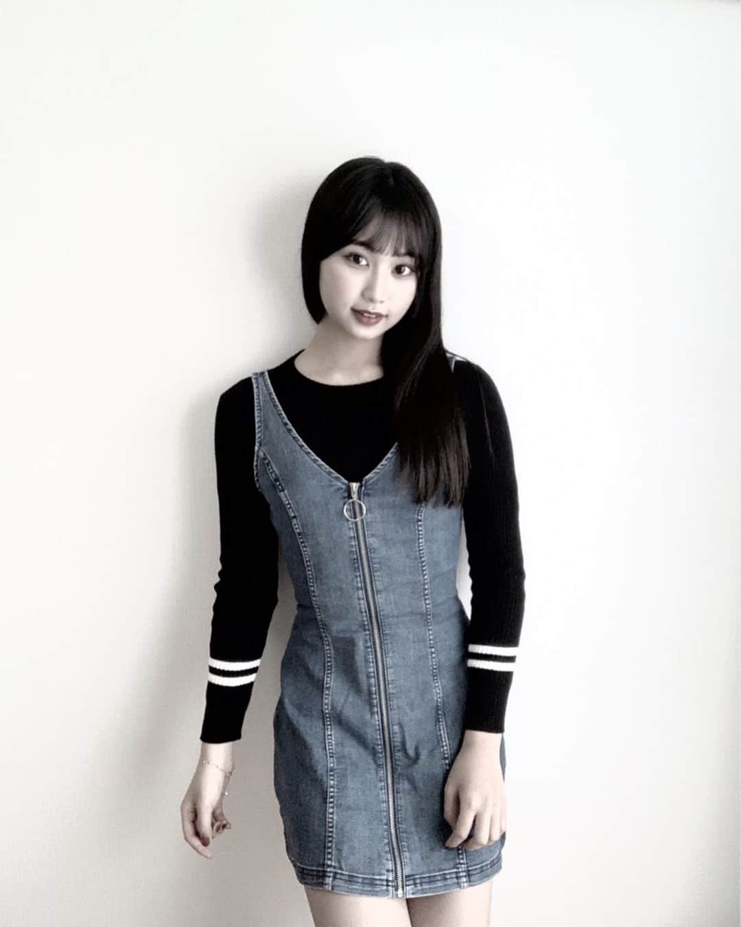 宮丸くるみのインスタグラム：「topsりさにもらった🤍笑  ・ ・ ・  #リリバリ #lilyofthevalley #アイドル #idol #くるみんコーデ #私服 #コーディネート #今日のコーデ #ぱっつん前髪 #ロングヘア #ストレートヘア #黒髪 #forever21 #code #jk #17歳 #高校生」
