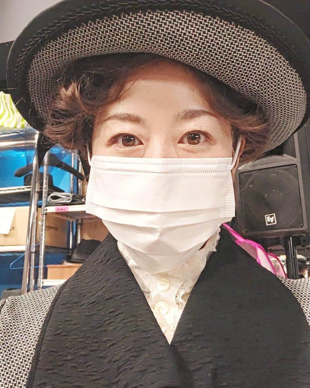 堀内敬子さんのインスタグラム写真 - (堀内敬子Instagram)「衣装パレード。  場面ごとに、衣装を着て、みんなで並んでみました❗️  新しい衣装もあります。  カツラもつけてみました。  とても寒くなりましたね。  皆様、体調など崩されませんように。  #パレード #舞台 #衣装パレード #前の衣装も着られてほっとしました」12月19日 21時50分 - horiuchi_keiko
