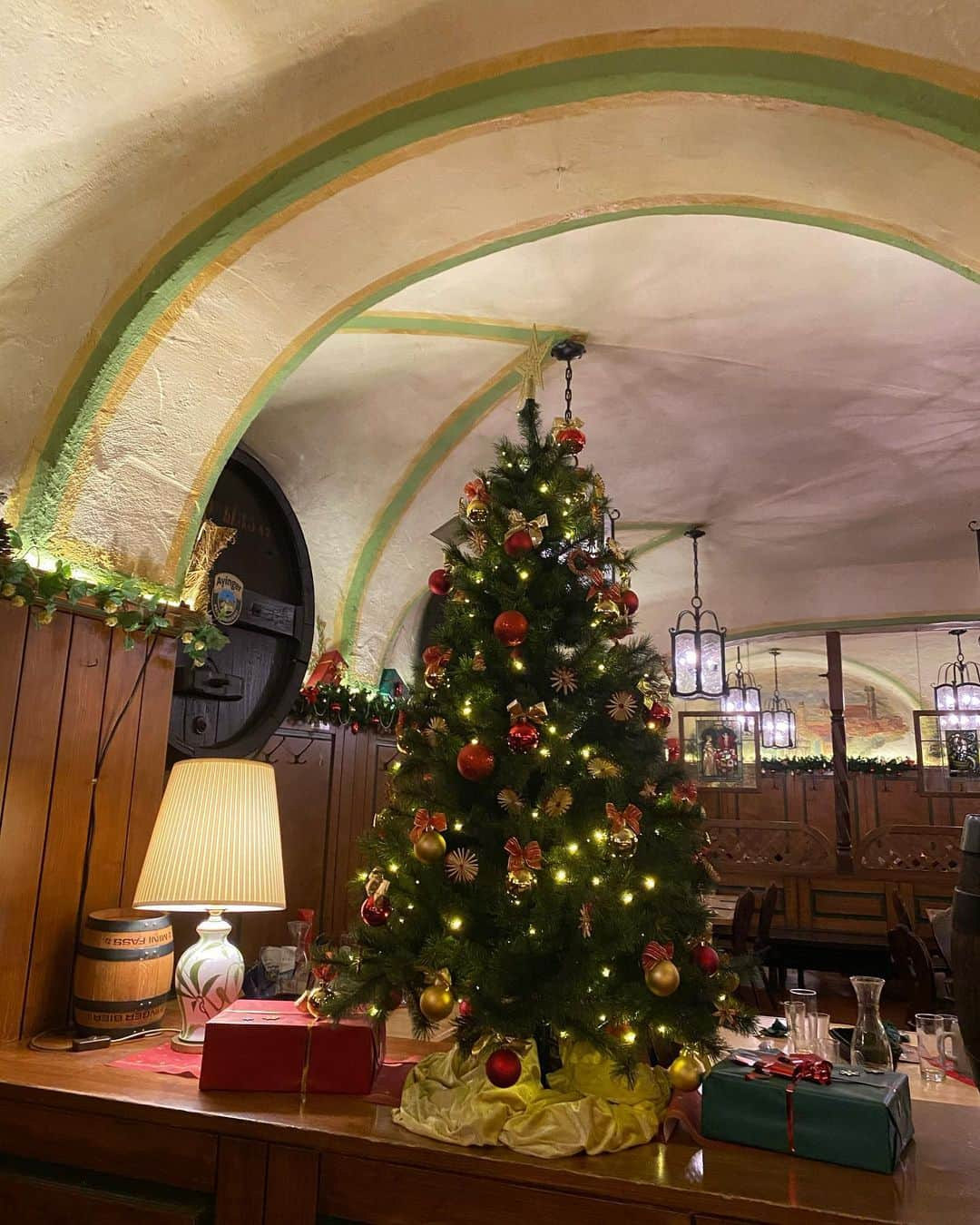 瀧口杏耶さんのインスタグラム写真 - (瀧口杏耶Instagram)「#marienplatz 🎄 * 2019-2020 年末年始旅行の写真 ほぼ載せてなかったから載せる〜✈️ * 1-2枚目:マリエン広場駅 3-5枚目:ふらっと入ったドイツ料理のお店 6-7枚目:ルメリディアンミュンヘン 8枚目:マンダリン オリエンタルミュンヘン 9-10枚目:ミュンヘン空港 * #マリエン広場#ミュンヘン#ミュンヘンクリスマス市#ドイツ旅行#クリスマスマーケット#フラウエン教会#ルメリディアン#マンダリンオリエンタル#ミュンヘン空港#lemeridienmunich#mandarinorientalmunich#münchenfood」12月19日 21時50分 - aya_0429