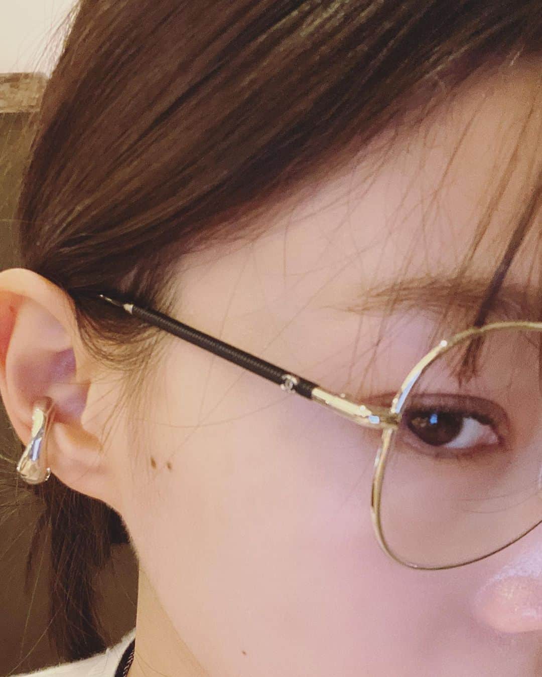 江田友莉亜さんのインスタグラム写真 - (江田友莉亜Instagram)「new glasses🤍 @chanelofficial   あまり目が小さく見えないように レンズにも拘って作ってもらった♥︎⚡︎」12月19日 21時44分 - edayuri_official