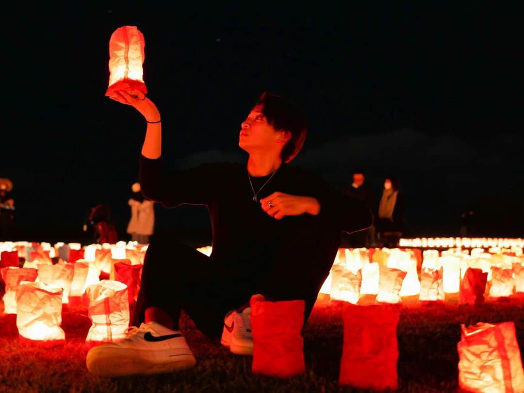 石内呂依のインスタグラム：「I see the light🌞  #lantern」
