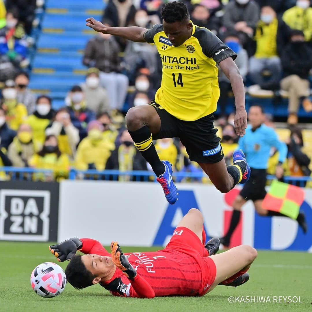 柏レイソルさんのインスタグラム写真 - (柏レイソルInstagram)「#MikaMeter #congratulations🎉   ⚽️⚽️⚽️⚽️⚽️﻿ ⚽️⚽️⚽️⚽️⚽️﻿ ⚽️⚽️⚽️⚽️⚽️﻿ ⚽️﻿⚽️⚽️⚽️⚽️ ⚽️⚽️⚽️⚽️⚽️ ⚽️⚽️⚽️👑  #28thGoal #TopScorer #olunga #kashiwa #reysol #REYvFRO #jleague #kenya @ogadaolunga」12月19日 21時59分 - kashiwareysol_official