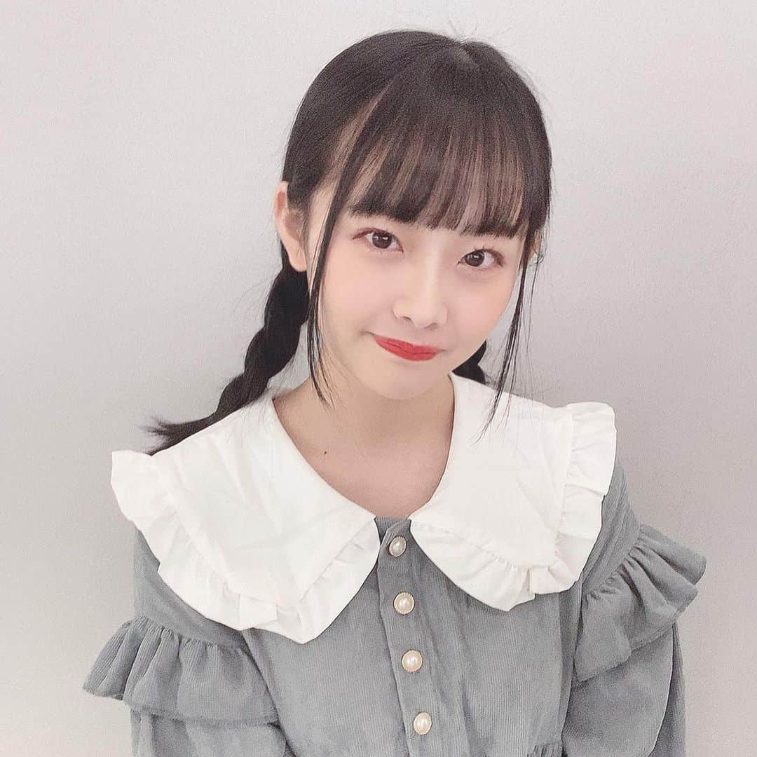 川嶋美晴のインスタグラム：「オンラインお話会ありがとうございました！！  大きい襟の服が好きで一目惚れした服です︎︎☺︎  初めてのオンラインお話でしたが、いつもとはまた違って楽しかったです！  明日もよろしくお願いします🧚‍♂️  #アイドル #オンラインお話し会」