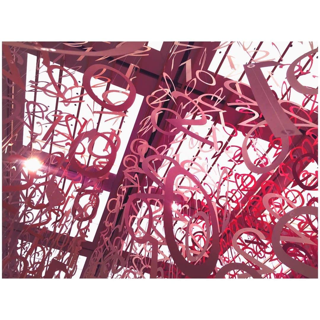 理絵さんのインスタグラム写真 - (理絵Instagram)「つづき  #emmanuellemoureaux #エマニュエルムホー #art #아트 #アート #arte #お気に入り #思い出」12月19日 21時54分 - ____rie____