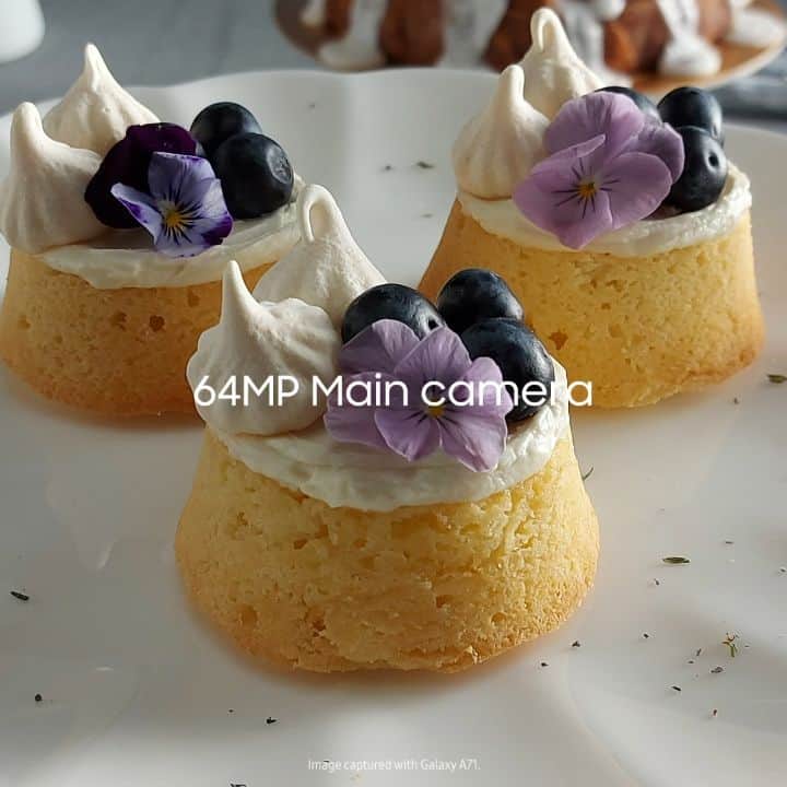 Samsung Mobileのインスタグラム：「Sweet moments are better up-close with the 5MP Macro Camera. #GalaxyA71」