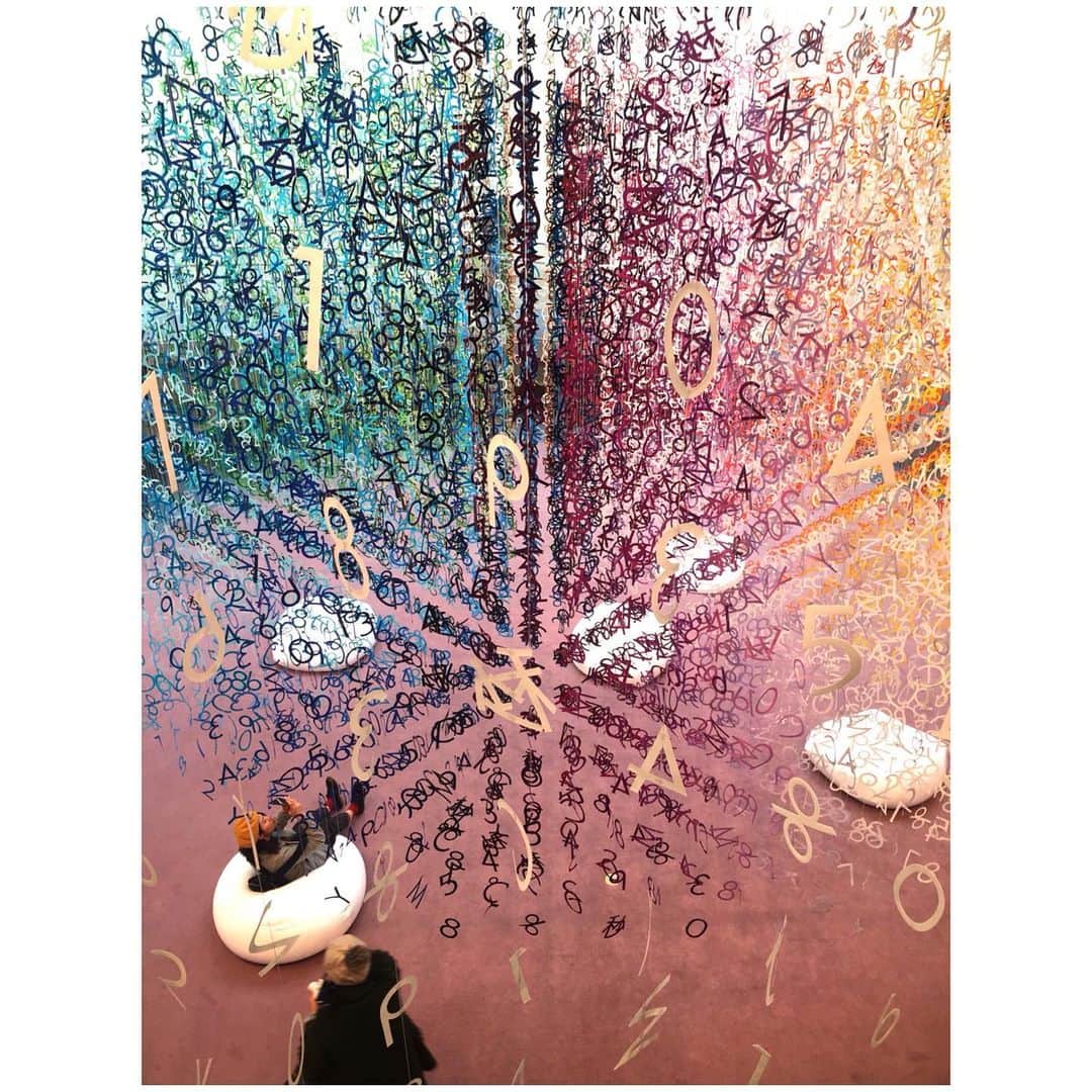理絵さんのインスタグラム写真 - (理絵Instagram)「つづき  #emmanuellemoureaux #エマニュエルムホー #art #아트 #arte #アート #お気に入り #懐かしい」12月19日 21時56分 - ____rie____