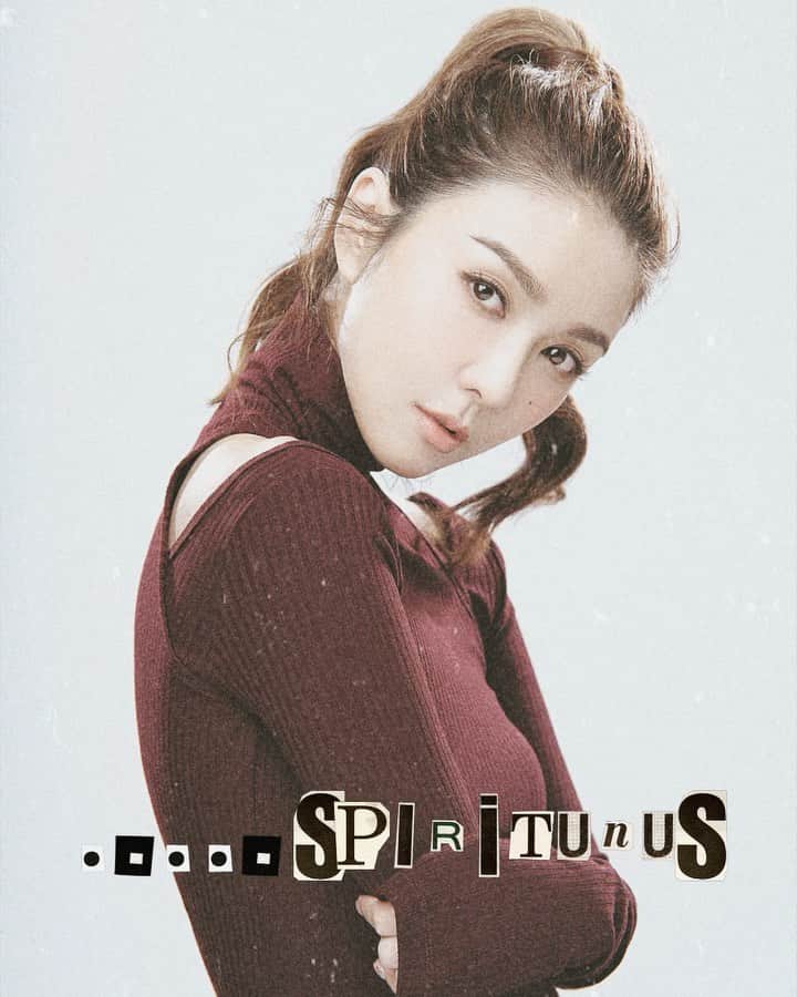 フィオナ・シットのインスタグラム：「@spiritunus  who doesn’t love a winter turtle neck ❄️☁️❄️」
