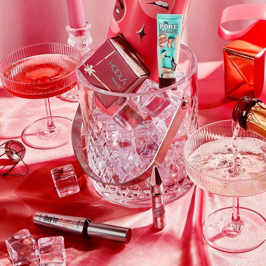 Benefit Cosmetics UKさんのインスタグラム写真 - (Benefit Cosmetics UKInstagram)「Best served chilled... Now THIS is our kind of BYOB 😉 Grab your beauty products and cocktail glasses, it's time for a Zoom Christmas party (yes, another one) 🍸  Psst, today is the LAST day to guarantee a Christmas delivery! Quick, head to the link in our bio to shop your last minute Christmas gifts 🛍」12月19日 22時04分 - benefitcosmeticsuk