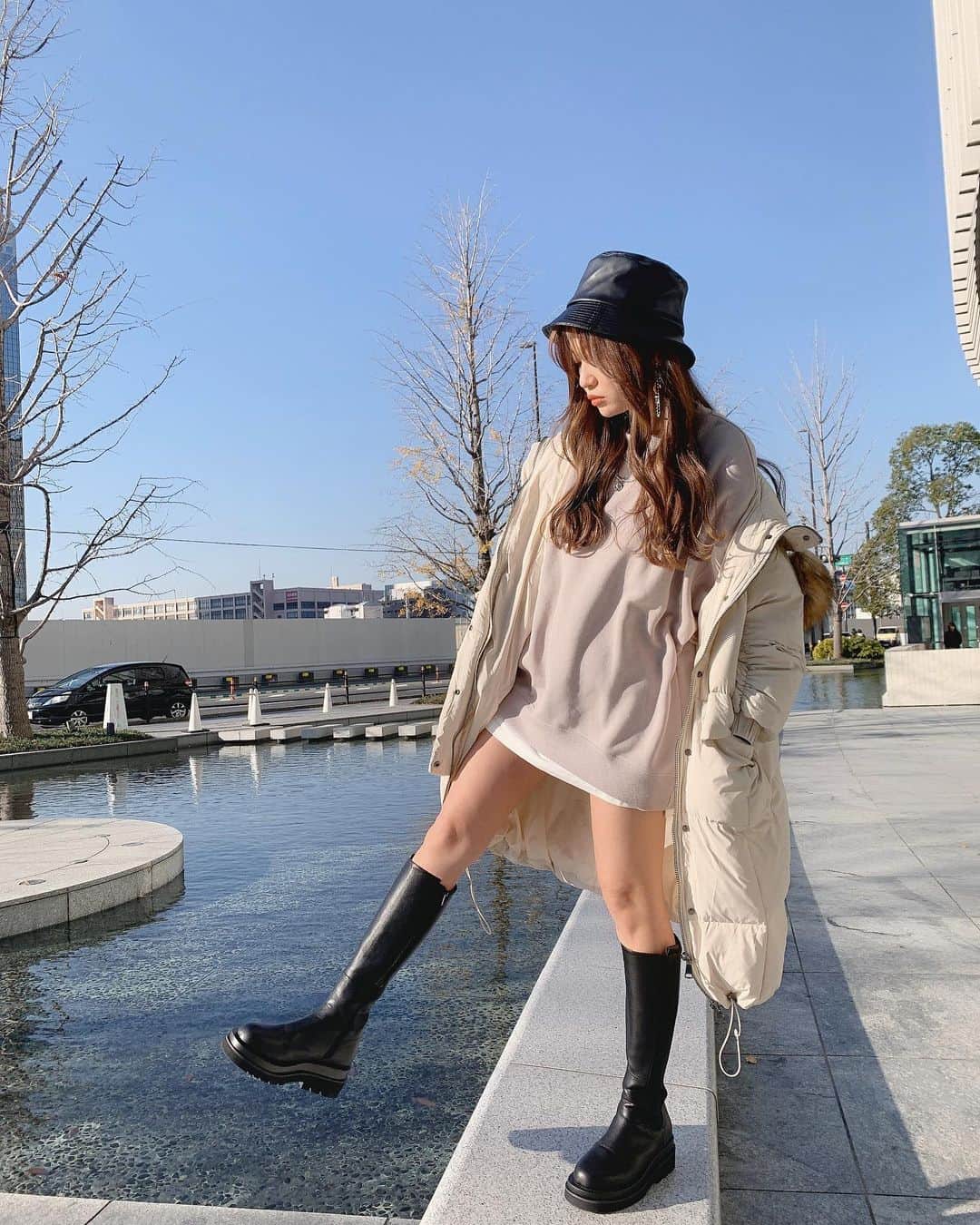 いっちゃん/嶋津 いつみのインスタグラム：「. . 本格的に寒くなってきたから 今年GETしたダウンコートおろした♡ . . . . @acym_official  のだよー✌🏻✨ . . . . めちゃくちゃ軽いし 暖かいのにダウン特有の着膨れ感少なくて 最高🥺💓💓💓 . . . . . 色味も形もオシャレやから 合わせやすい❤️ . . . . . これで冬越せる←w . . . . .  #関西  #関西サロモ  #サロンモデル #サロモ #いっちゃん  #フリーモデル #関西モデル  #あざといっちゃん #かわいっちゃん #いっちゃんコーデ  #ブライダルモデル #アレンジモデル #ヘアカラー  #ヘアアレンジ #くしゃ顔  #ヨシンモリ ##関西  #関西サロモ  #サロンモデル #サロモ #いっちゃん  #フリーモデル  #치맥  #좋아요환영 #소통환영 #팔로우환영 #팔로미 #인친환영 #친구해요 #셀카 #셀피」