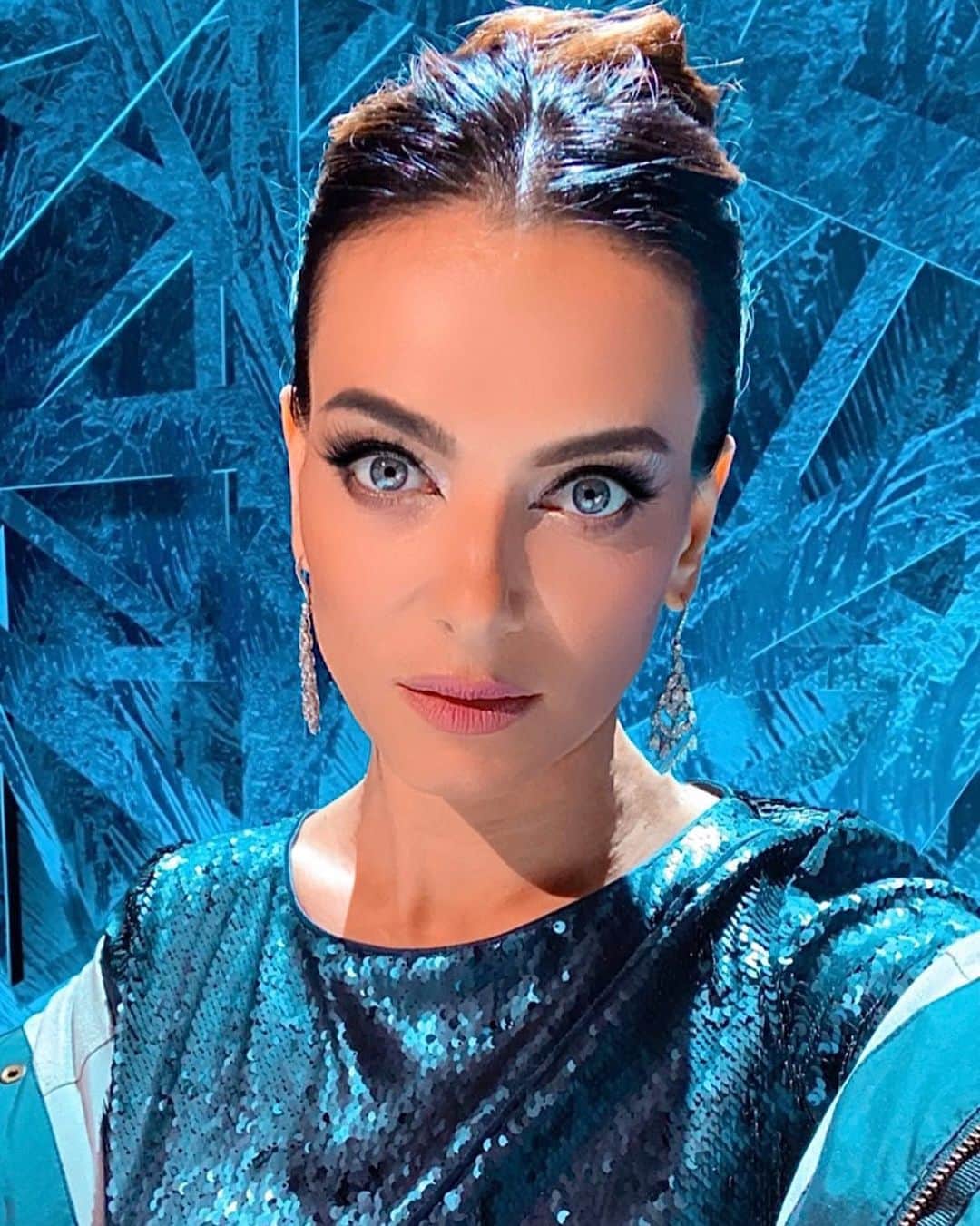 エレーナ・イシンバエワのインスタグラム：「@ice_1tv сегодня на @1tv 😊 ⠀ #исинбаева#isinbaeva#ледниковыйпериод#шоу#стиль#akris」