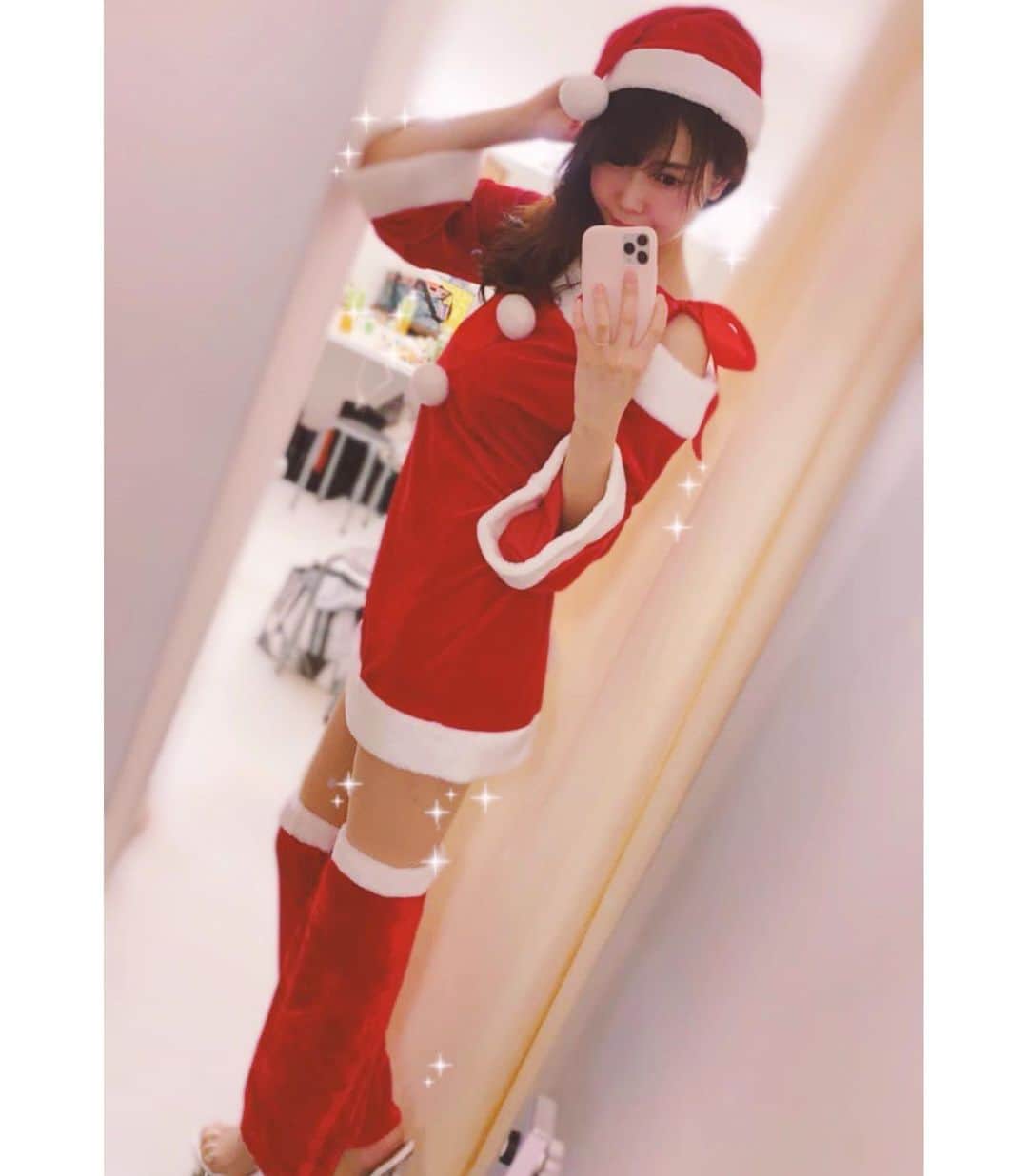 武田美憂のインスタグラム：「. サンタさんへ クリスマスの予定をください . #撮影会来てくれてありがとう #年内撮られ納め #サンタコス #オフショル #クリスマス #model #japanesegirl  #racequeen #レースクイーン #グラビア #ハウススタジオ #被写体モデル #被写体 #モデル #作品撮り #ポトレ #ポートレート #followme」