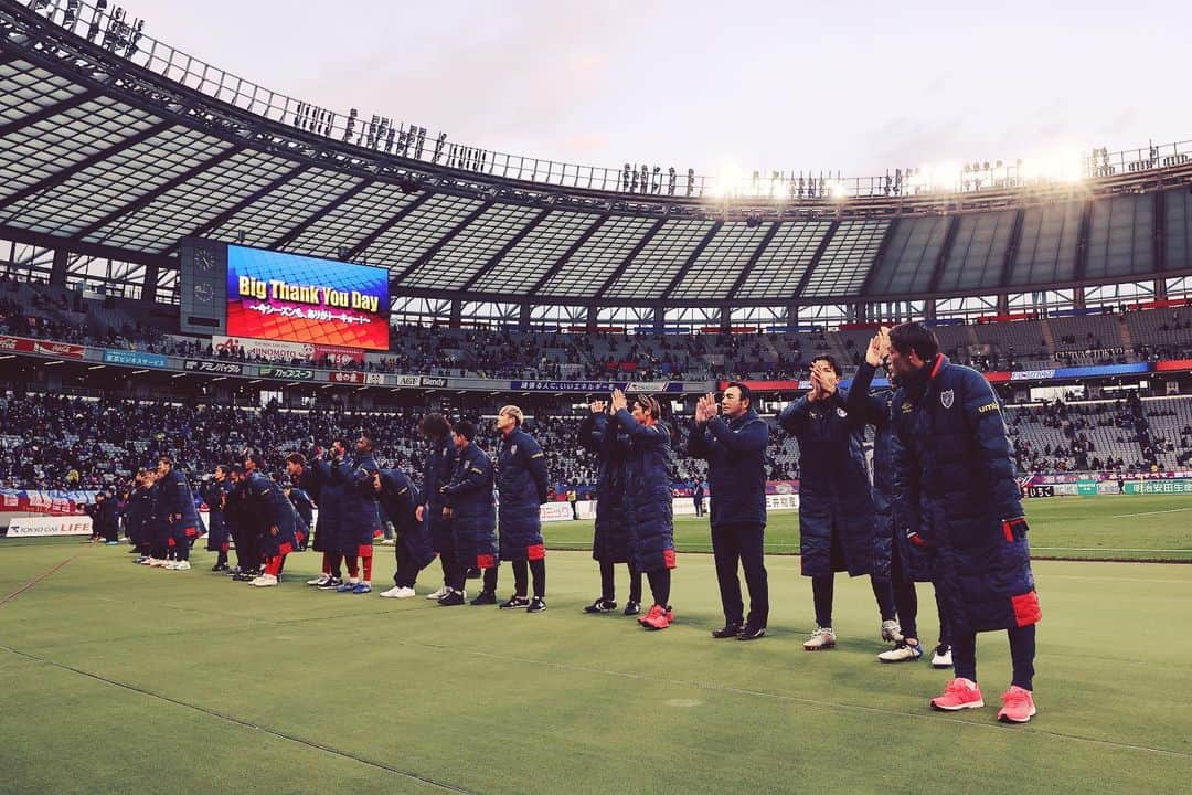 のインスタグラム：「🔵🔴 STAYWITHTOKYO  あと一試合。 全員の力で掴み獲る。 @fctokyoofficial  #FC東京 #fctokyo #tokyo」