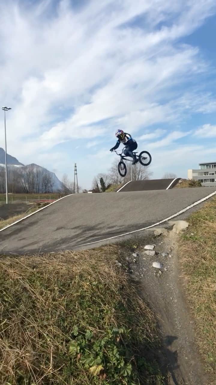 畠山紗英のインスタグラム：「My first reel😆  #bmx #bmxracing #firstreel」
