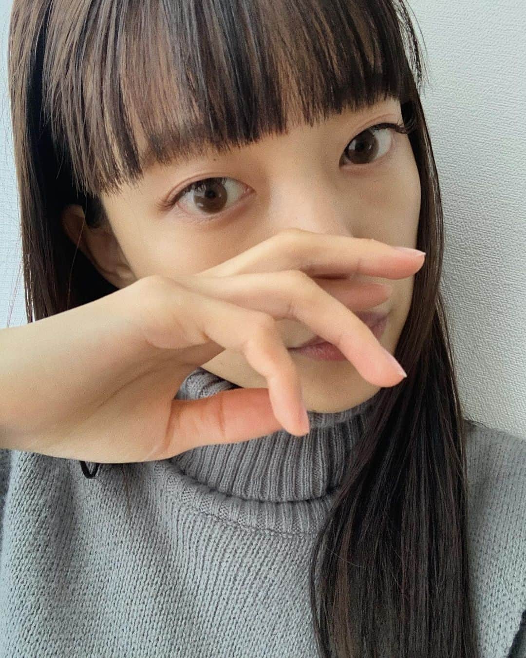 佐藤里緒菜さんのインスタグラム写真 - (佐藤里緒菜Instagram)「_﻿ あたらしい大人に向けたカラコン﻿  @jins_1daycolor 👀﻿ ﻿ 普段は透明のコンタクトだけど﻿ ファッションに合わせて﻿ 目元も変えたりしても楽しい🙆🏻‍♀️﻿ ﻿ 1枚目 deep beige﻿ 2枚目 forest black﻿ を付けてます〜〜﻿ ﻿ #jins1daycolor #jins #カラコン #gift」12月19日 22時23分 - riona__