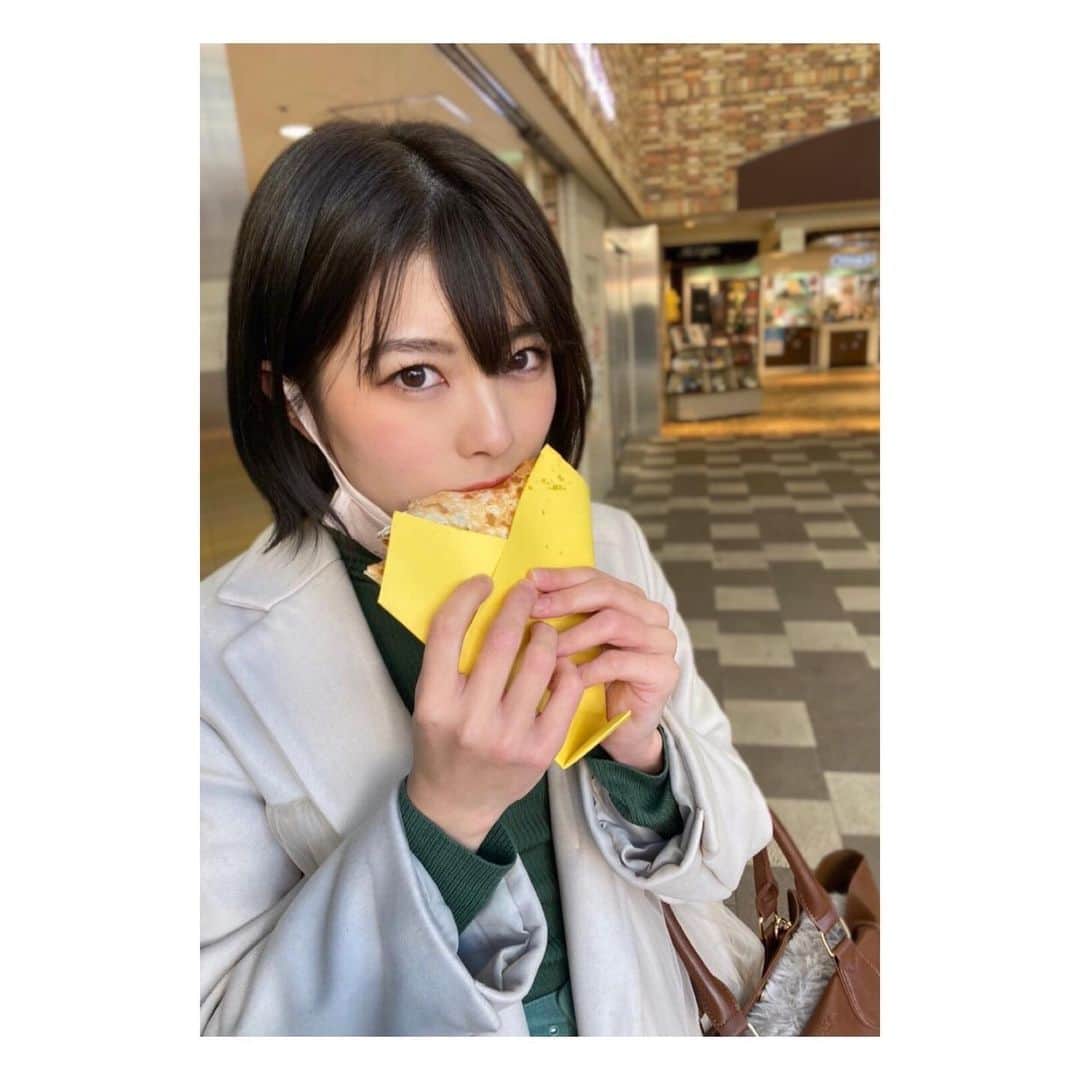 森脇加奈子のインスタグラム：「🍼  クレープなら 迷う事なく生クリーム×チョコ、一択  他に何もいらない、と思う  ちなみにクレープは紙、胃の中に5秒で消える  #クレープ齧り付きオンナ」