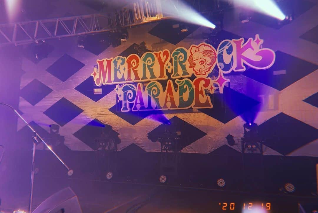 田辺由明さんのインスタグラム写真 - (田辺由明Instagram)「【MERRY ROCK PARADE 2020】ありがとうございました‼️  率直に…。 ずっと来たかった愛知で、みんなの顔を見ながらライブが出来たことが嬉しいです。  2021年はたくさん会えることを願ってます。 愛知、また来年もよろしくお願いします💪  #メリロ #メリーロック #マカロニえんぴつ」12月19日 22時29分 - toriashi_vyt