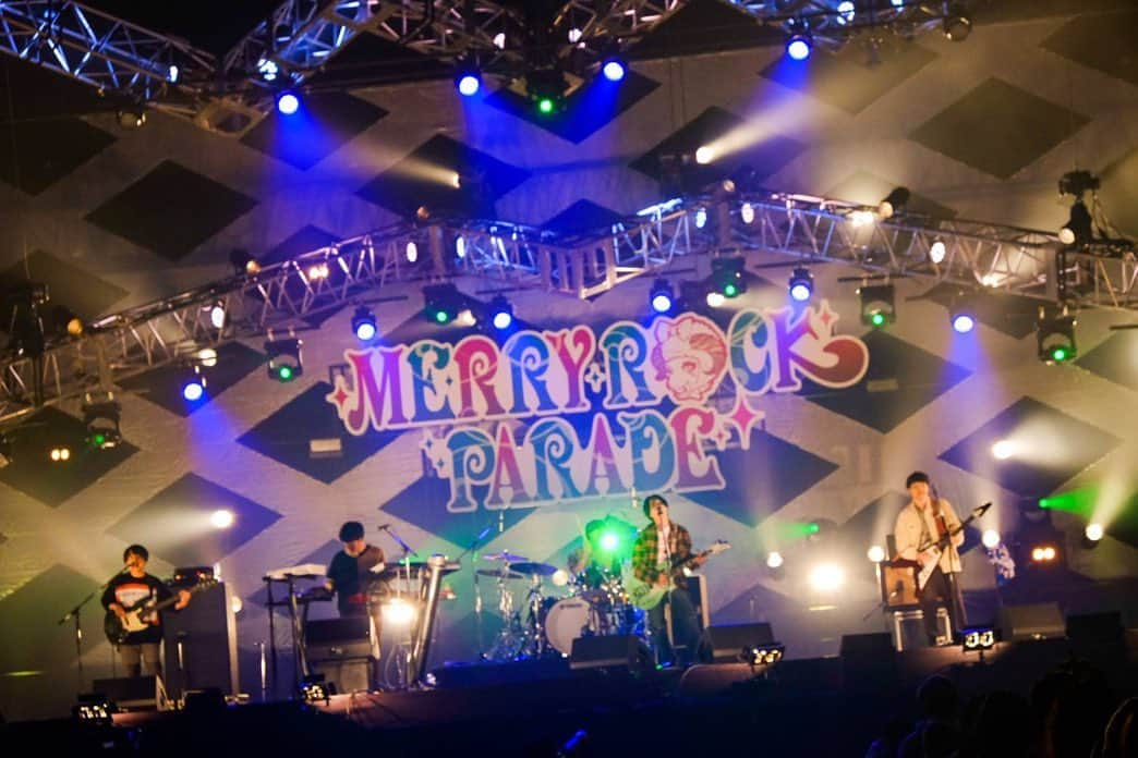 田辺由明さんのインスタグラム写真 - (田辺由明Instagram)「【MERRY ROCK PARADE 2020】ありがとうございました‼️  率直に…。 ずっと来たかった愛知で、みんなの顔を見ながらライブが出来たことが嬉しいです。  2021年はたくさん会えることを願ってます。 愛知、また来年もよろしくお願いします💪  #メリロ #メリーロック #マカロニえんぴつ」12月19日 22時29分 - toriashi_vyt