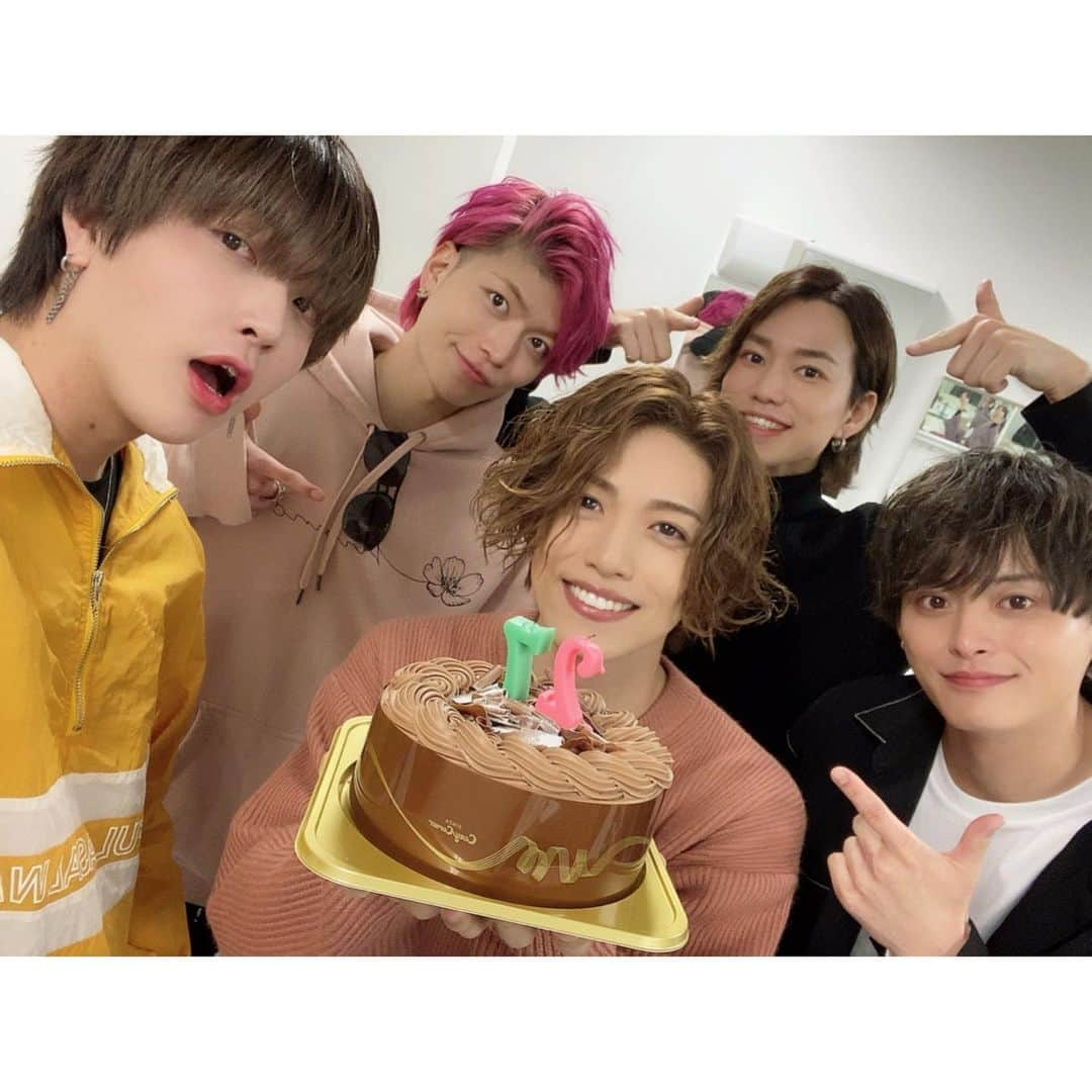 HIROTOさんのインスタグラム写真 - (HIROTOInstagram)「🎉TOSHIKI HAPPY BIRTHDAY🎉  #ivvy #hiroto #yu_ta #toshiki #kento_i #taiyu #today #live #selca #photo #jpn #artist #me #l4l #팔로우 #셀카 #instagram #instagood #instasize」12月19日 22時36分 - hiroto0605