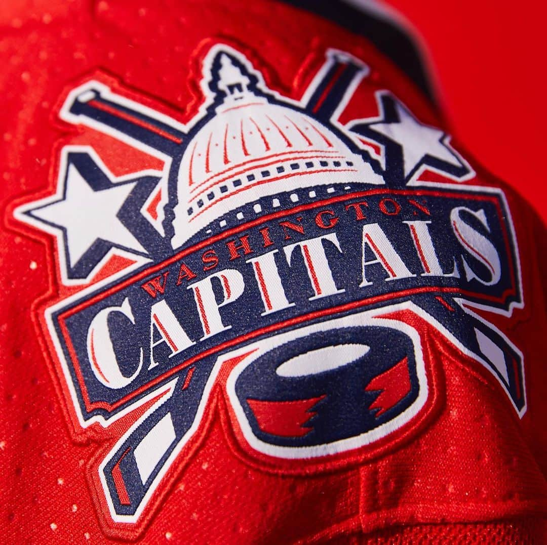 NHLさんのインスタグラム写真 - (NHLInstagram)「Eagle screeeeeeech 🦅 @Capitals   Shop #ReverseRetro by @adidashockey now ➡️ Adidas.com/hockey & NHLShop.com」12月16日 3時04分 - nhl