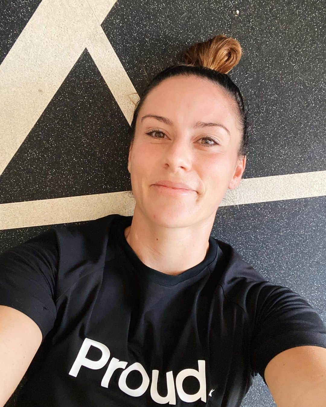 アリ・クリーガーのインスタグラム：「Workout ✅  Ready for Chelsea match ✅ Proud bish ✅」
