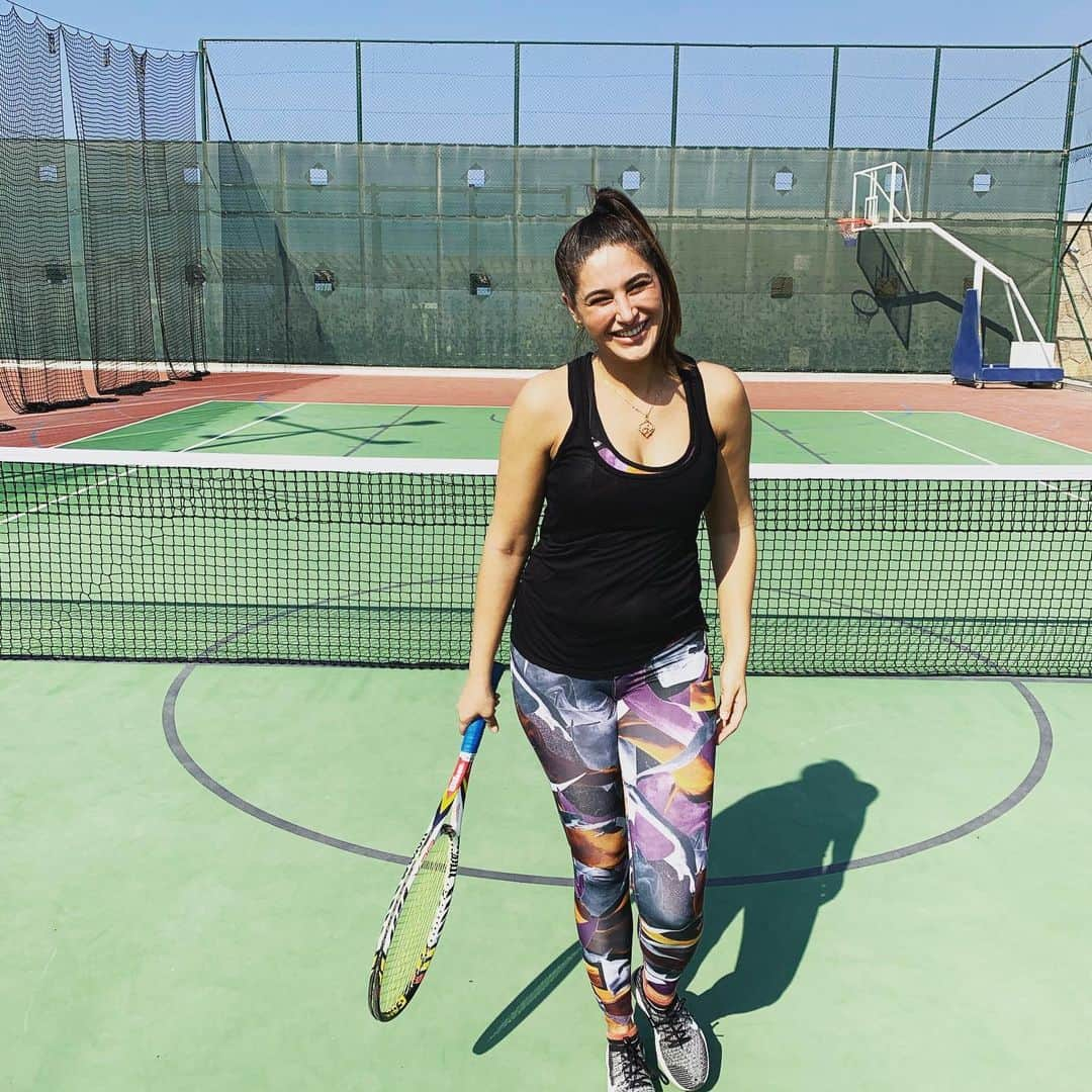 Nargis Fakhri さんのインスタグラム写真 - (Nargis Fakhri Instagram)「I love tennis, but i don’t play much anymore. Really enjoyed playing with @jsantos1923 even though he’s such a pro. 🤣 he took it easy on me. 🎾😀 . Come check out these courts here at the @sofiteldubaipalm  The weather is just perrrrrfect! #sofitelpalmdubai  @all_mea  . . . . . . . . . #tennis #partnersincrime #dubai #perfectweather #sports #tennismatch #sunshine #resortlife #feelsgood #livelovelaugh」12月16日 1時34分 - nargisfakhri