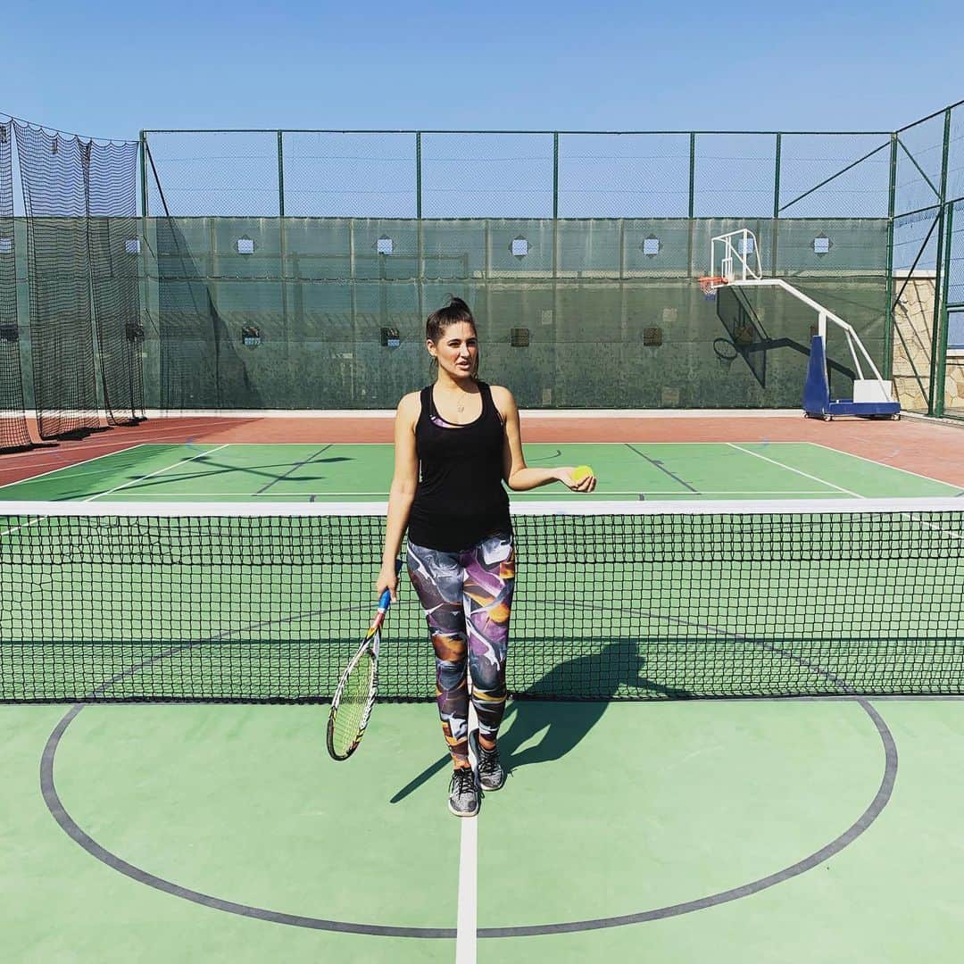 Nargis Fakhri さんのインスタグラム写真 - (Nargis Fakhri Instagram)「I love tennis, but i don’t play much anymore. Really enjoyed playing with @jsantos1923 even though he’s such a pro. 🤣 he took it easy on me. 🎾😀 . Come check out these courts here at the @sofiteldubaipalm  The weather is just perrrrrfect! #sofitelpalmdubai  @all_mea  . . . . . . . . . #tennis #partnersincrime #dubai #perfectweather #sports #tennismatch #sunshine #resortlife #feelsgood #livelovelaugh」12月16日 1時34分 - nargisfakhri