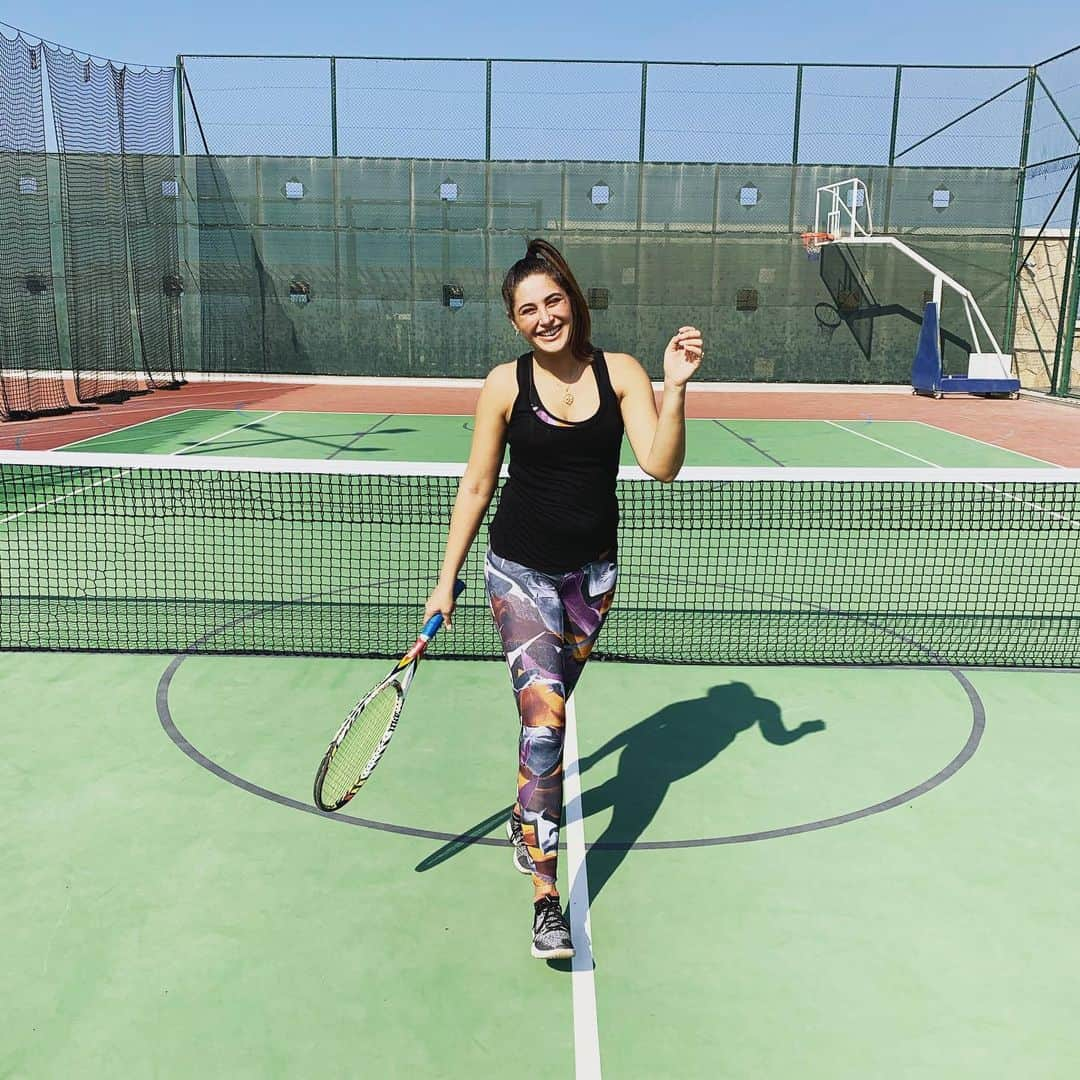 Nargis Fakhri さんのインスタグラム写真 - (Nargis Fakhri Instagram)「I love tennis, but i don’t play much anymore. Really enjoyed playing with @jsantos1923 even though he’s such a pro. 🤣 he took it easy on me. 🎾😀 . Come check out these courts here at the @sofiteldubaipalm  The weather is just perrrrrfect! #sofitelpalmdubai  @all_mea  . . . . . . . . . #tennis #partnersincrime #dubai #perfectweather #sports #tennismatch #sunshine #resortlife #feelsgood #livelovelaugh」12月16日 1時34分 - nargisfakhri