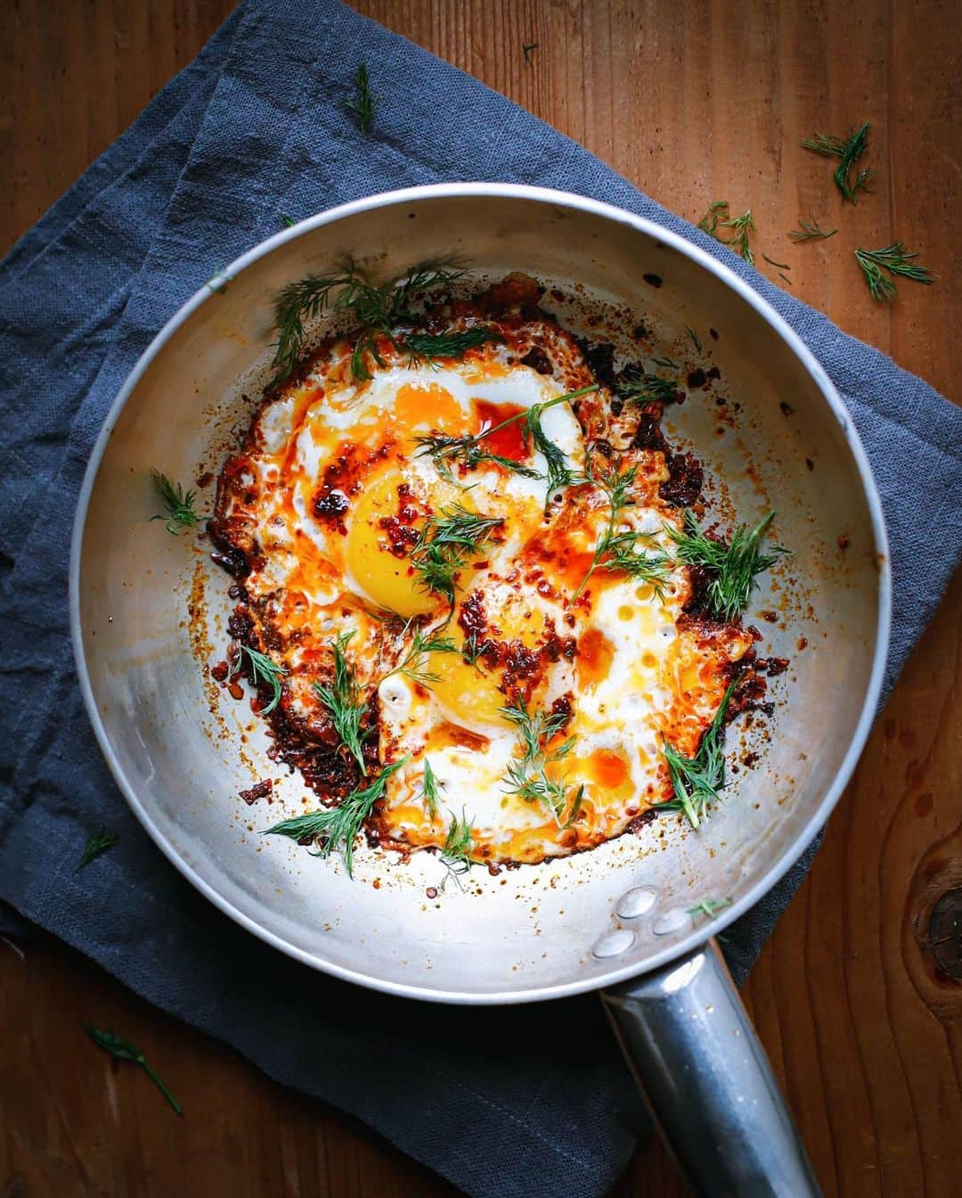 Saghar Setarehさんのインスタグラム写真 - (Saghar SetarehInstagram)「Eggs and 'nduja, 4.30 PM work days' lunch, with terrible supermarket dill, which is however better than no dill. Warmer, brighter and much sunnier than this chilly December Tuesday, and wolfed down with my last ridiculously delicious Lavash bread from Esquilino market. #🍳 ⠀⠀⠀⠀⠀⠀⠀⠀⠀ #LabNoonFood #FlavorsAndEncounters」12月16日 1時37分 - labnoon