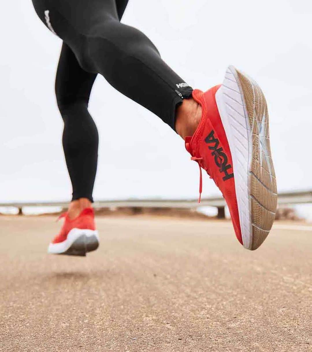 ホカオネオネのインスタグラム：「The Carbon X is back and better than ever with updated HOKA technology to help you break your own records in training and racing alike.  Developed with updated carbon-fiber plate technology and an aggressive Meta-Rocker, the Carbon X 2 is your go-to performance running shoe. This HOKA technology helps to propel you forward into a soft and stable ride.  Tune in today at 10am PST for an Instagram Live with HOKA Director of Design Dr. Matt Head (@whereismymatt), as he chats with HOKA athletes @fernando.cabada and @carlamolinaro about all things Carbon X 2.   #TimeToFly with the all-new Carbon X 2, available 1/1. Make sure you get yours – reserve a pair today via the link in bio.」