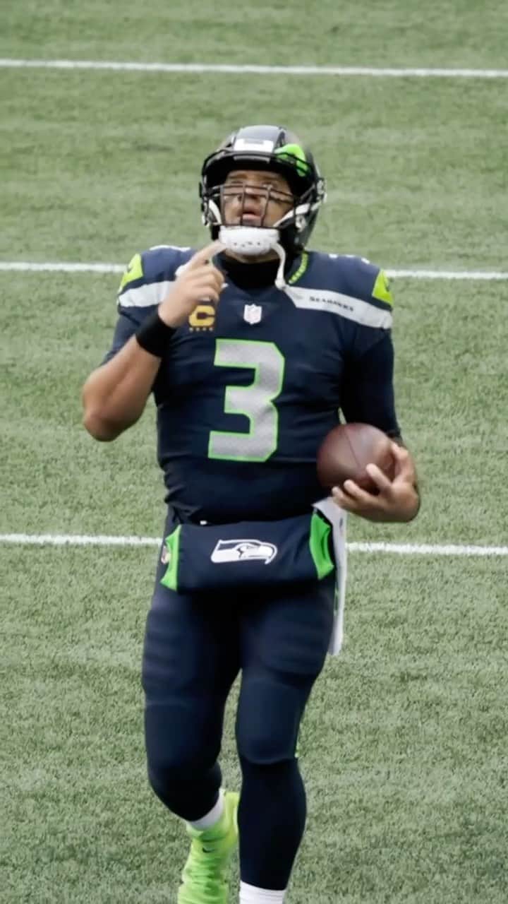 ラッセル・ウィルソンのインスタグラム：「W!! #GoHawks」
