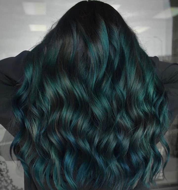 CosmoProf Beautyさんのインスタグラム写真 - (CosmoProf BeautyInstagram)「Stock up and SAVE on on all of your holiday color needs during our #CustomerAppreciationSale!💚TODAY is the last day to SAVE 10% off EVERYTHING including color at Cosmo Prof!⁣⁣ ⁣ @lmariehairr 's Formula⁣👇⁣ ⁣1️⃣ (Root Melt): Joico Lumishine DD Creme Color Shade Collection 3NA with Joico Lumishine Creme Developer - 5 Volume.⁣ ⁣2️⃣ Joico Intensity Peacock Green.⁣ ⁣ Our stores are open, and we continue to offer Same Day Delivery if you order before 2pm!  #LinkInBio⁣ ⁣ #repost #joico #joicointensity #joicocolor #lumishine #cosmoprofbeauty #licensedtocreate #vivids #vividhair #greenhair #greenhairdontcare ⁣ #holidayhair #christmashair #winterhair #colorfulhair #creativecolor #creativehair ⁣ #darkhair」12月16日 2時00分 - cosmoprofbeauty