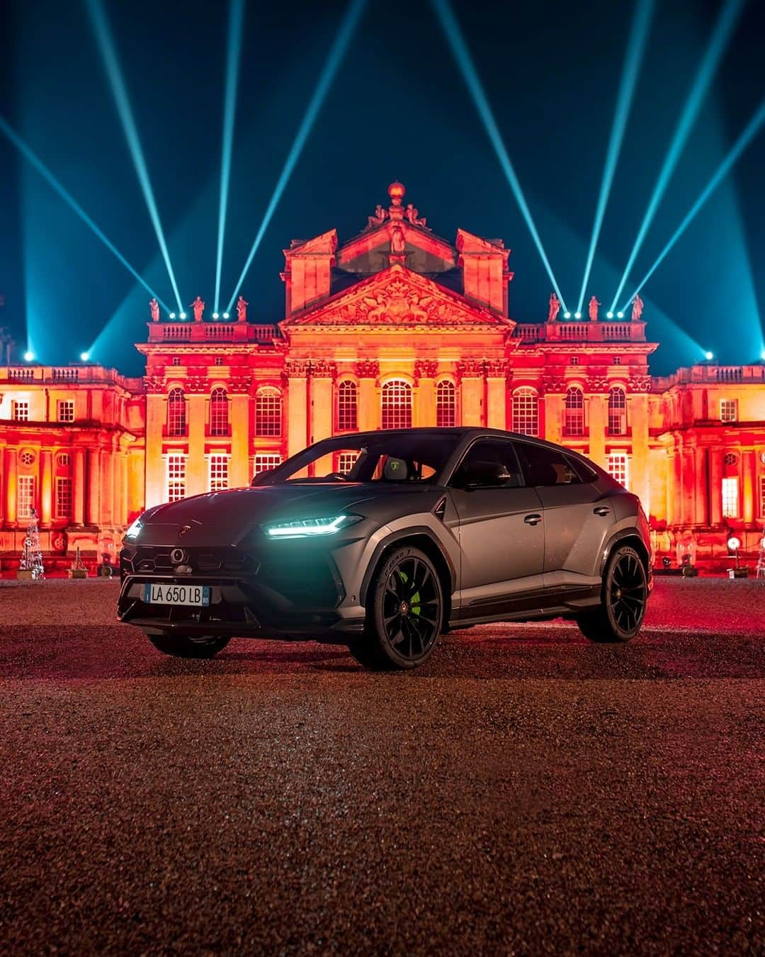 ランボルギーニさんのインスタグラム写真 - (ランボルギーニInstagram)「Magic is something you can find on any road, if you know how to unlock it. And that’s part of Urus’s power.   #Lamborghini #Urus #UnlockAnyRoad」12月16日 2時00分 - lamborghini