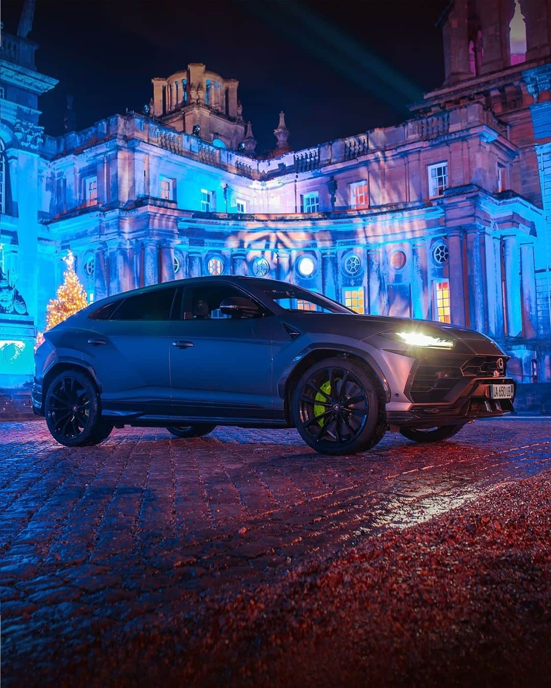 ランボルギーニさんのインスタグラム写真 - (ランボルギーニInstagram)「Magic is something you can find on any road, if you know how to unlock it. And that’s part of Urus’s power.   #Lamborghini #Urus #UnlockAnyRoad」12月16日 2時00分 - lamborghini