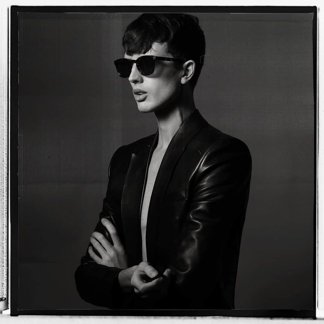 ジトロワのインスタグラム：「THE JITROIS SELFIE  I starring @omerfrj wearing our iconic black leather blazer. #jitrois Make your own. #jitroisklub」