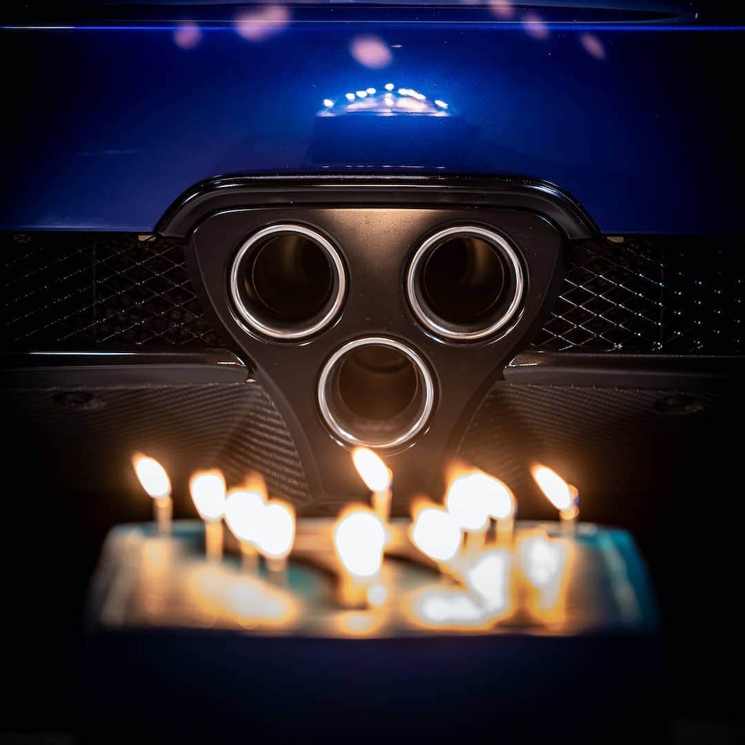 Lexus UKさんのインスタグラム写真 - (Lexus UKInstagram)「Can anything hold a candle to the #LexusLFA?  Click the link in our bio to see the LFA blow out the candles with its exhaust.   #Lexus #Automotive #LexusF #LFA #Supercar #CarDesign #CarsofInstagram #V10 #10DaysofLFA」12月16日 2時03分 - lexusuk