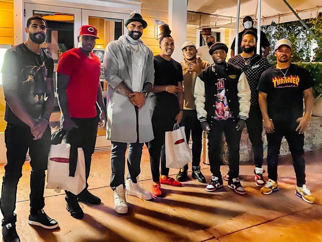 カルロス・ブーザーのインスタグラム：「Linked Up With The Squad This Weekend!!! Shout Out To @mylesprime112 & The Whole @primeonetwelve Crew For Always Looking Out!!!! #HOLDAT」