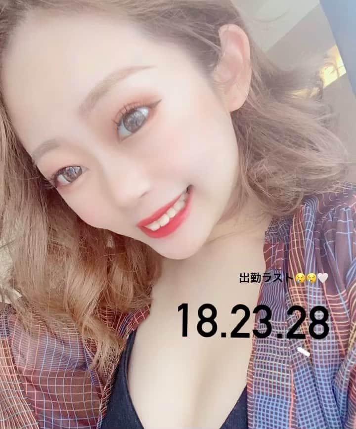 otoのインスタグラム：「ご報告 突然ですが12月28日をもちましてバーレスク大阪を 卒業することになりました。  このご時世の中、大変心苦しいのですが 違う夢へと進むための前向きな決断です。  バーレスク大阪では沢山の方と出会え、沢山経験をし、本当に幸せな時間を過ごせました🥺♡ 私と出会って下さったお客様、女の子、運営の皆様、本当に感謝の気持ちでいっぱいです。  直接お礼を伝えたいと思っているので無理のない程度で残りの少ない日数にはなりますが、会いにきていただけると嬉しいです。  残りの日数全力で、楽しいの向こう側一緒にいきましょう🥰🤍」
