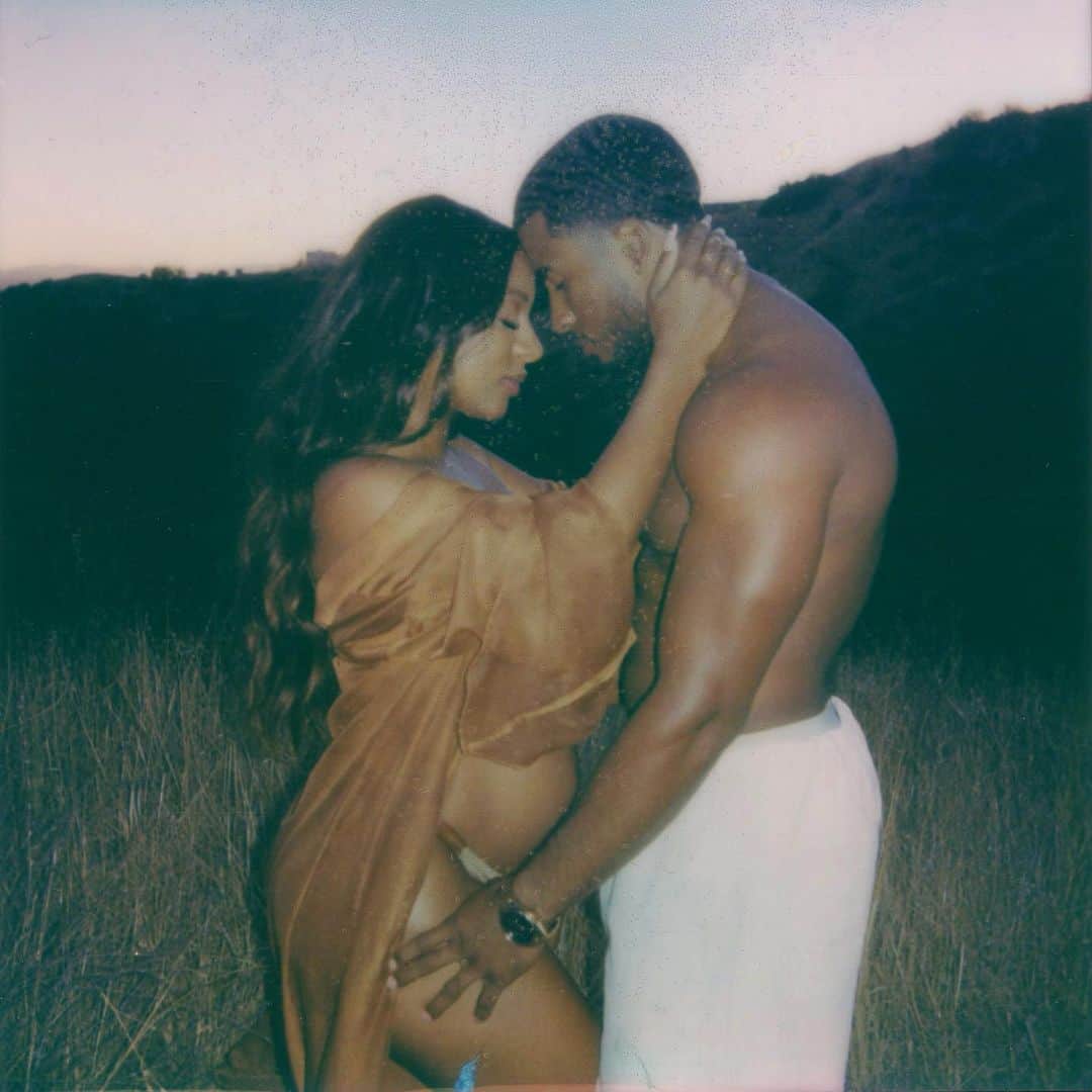 Alfredo Floresのインスタグラム：「when y’all were recreating ‘a moment’ visual I just stood and watched in awe. couldn’t be more excited for this next chapter of life for you three 📸  this my favorite photo I’ve ever taken of you @victoriamonet 🤎」