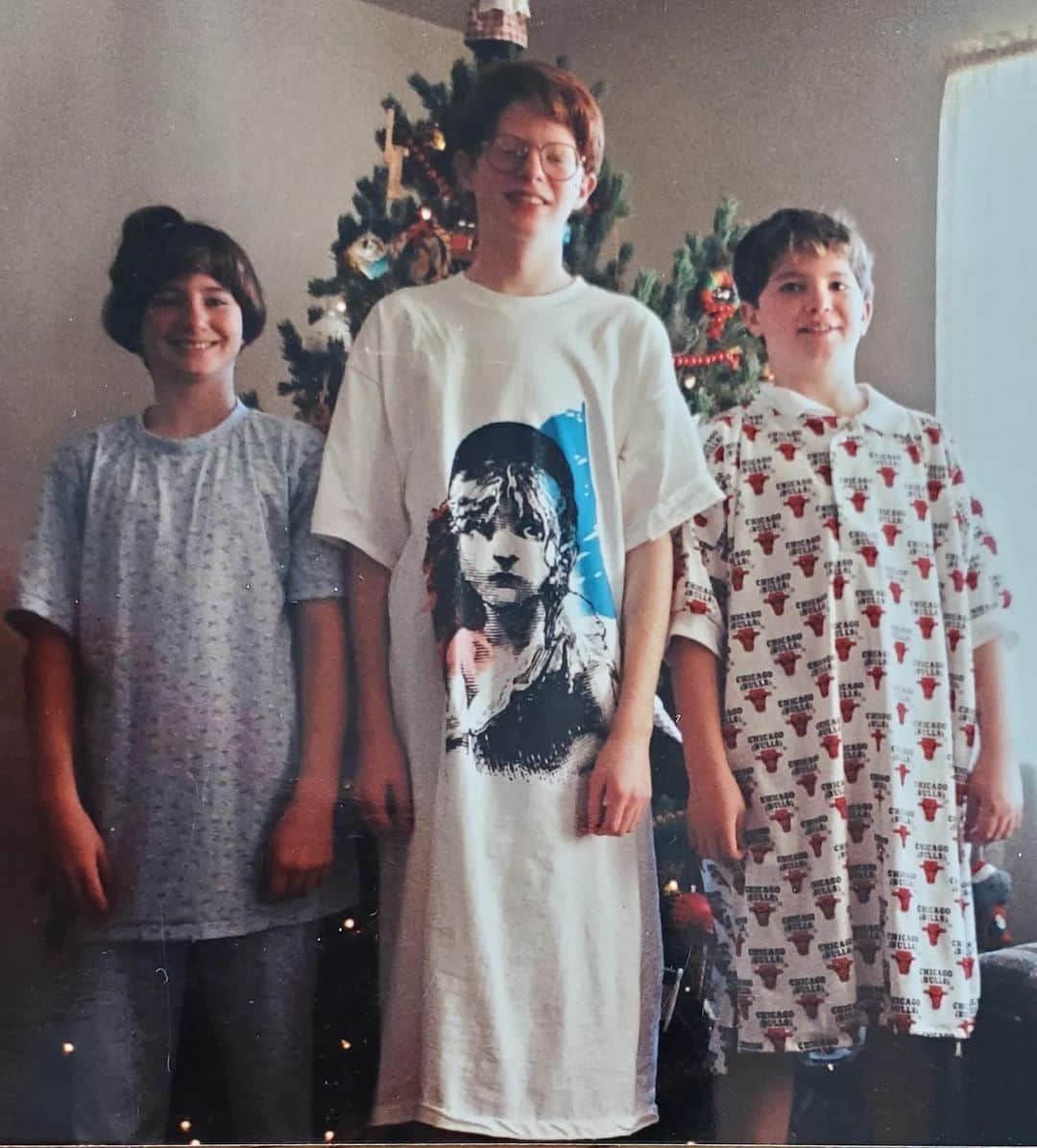 ジェシー・タイラー・ファーガソンのインスタグラム：「Christmas throwback with the Ferglets. Bet you can’t guess which one I am? Do you like my Les Miz Ball Gown? #24601 #StyleIcon」