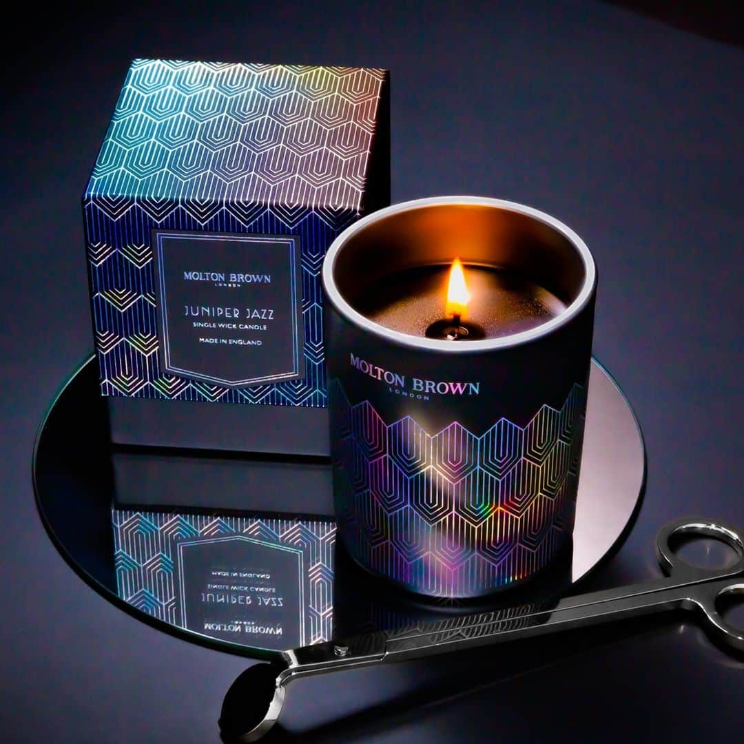 モルトンブラウンのインスタグラム：「We’re sparking a festive mood at home this evening with limited edition Juniper Jazz Single Wick Candle.」
