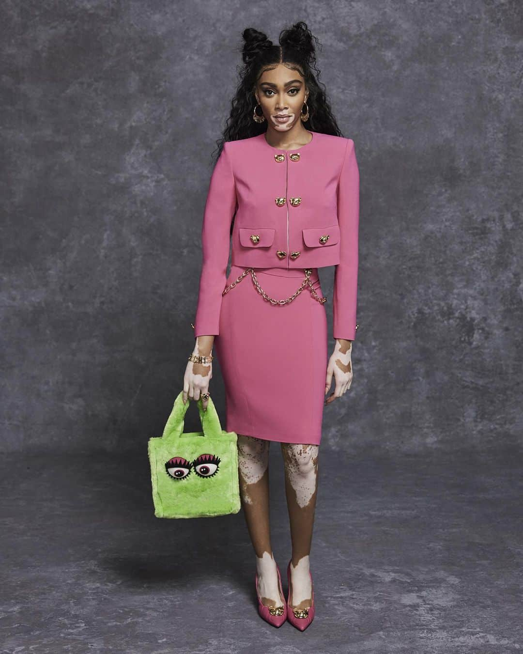 ジェレミー・スコットさんのインスタグラム写真 - (ジェレミー・スコットInstagram)「PINKIE WINNIE ! @winnieharlow IN @moschino PRE FALL PHOTOGRAPHED BY @marcus_mam HAIR @cesar4styles MAKE UP @adamburrell 💅🏼 @nails_by_yoko SET DECOR BY @supercube」12月16日 2時30分 - jeremyscott