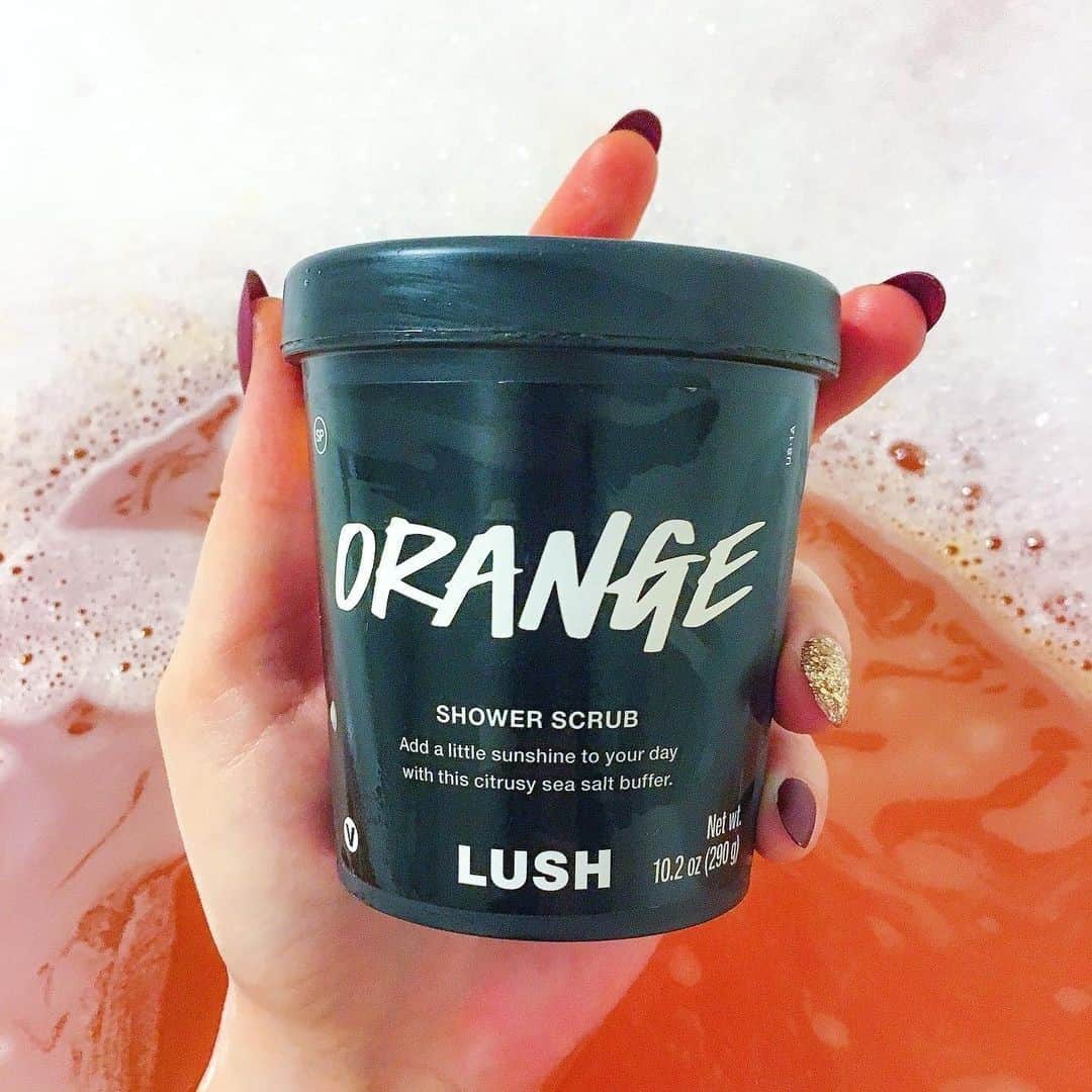 LUSH Cosmeticsさんのインスタグラム写真 - (LUSH CosmeticsInstagram)「You asked, we answered.⁠ Orange Shower Scrub is now available year-round. ⁠ ⁠ 🍊 @veemimeow」12月16日 2時35分 - lushcosmetics