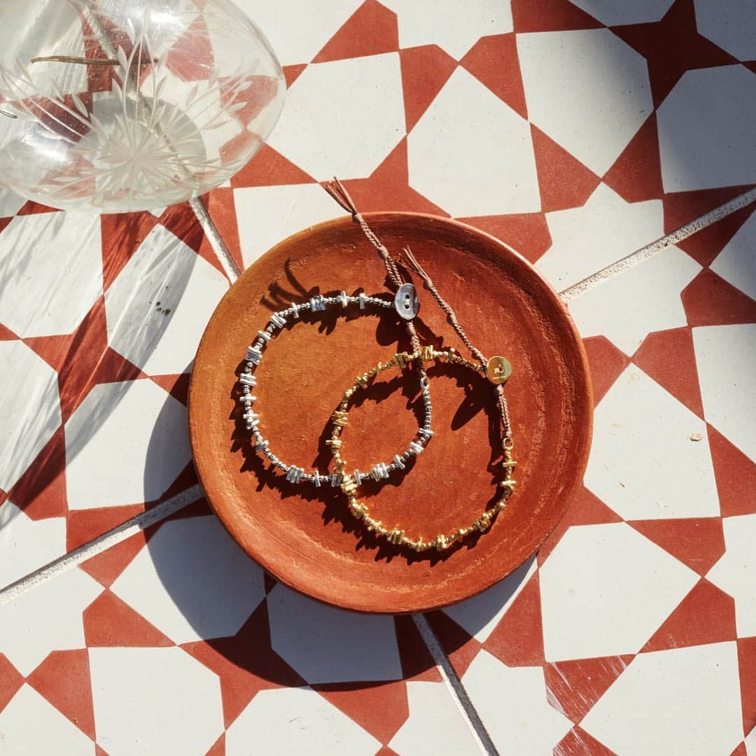 チャンルーのインスタグラム：「Twinning 💫💫New gold and silver etched bracelets for him and for her!」