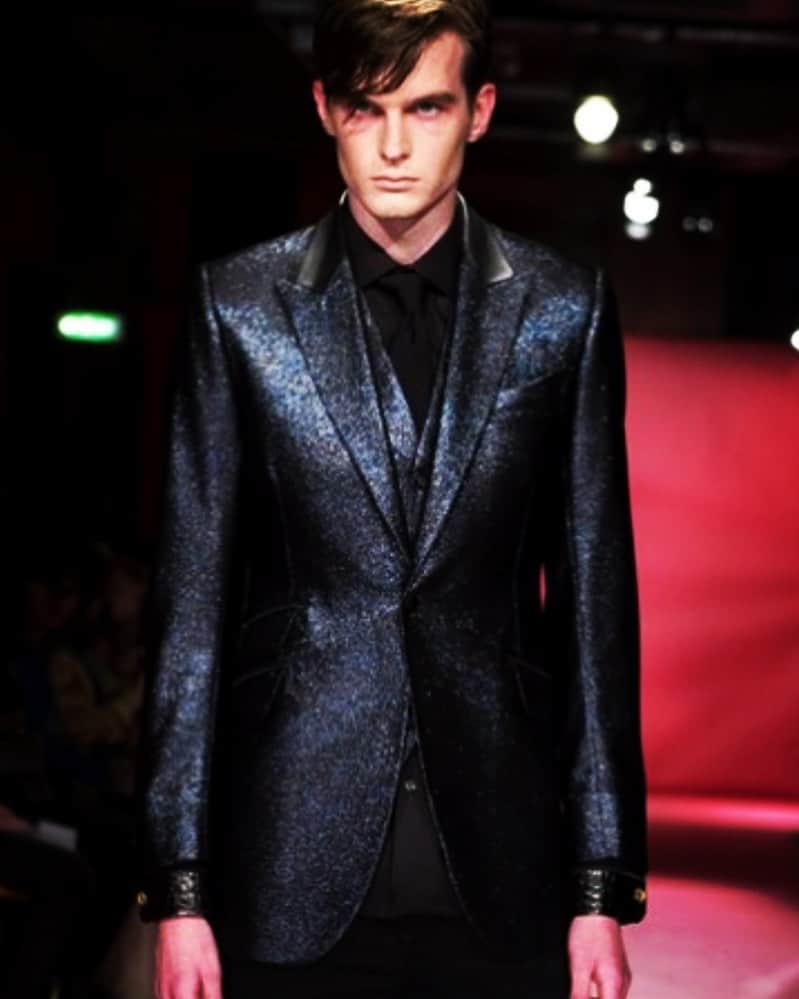 のインスタグラム：「Catwalk . Quite a while back . This fabric, alas sold out , was a Dormeuil beauty - both highly effective and of outstanding quality! I miss it!」