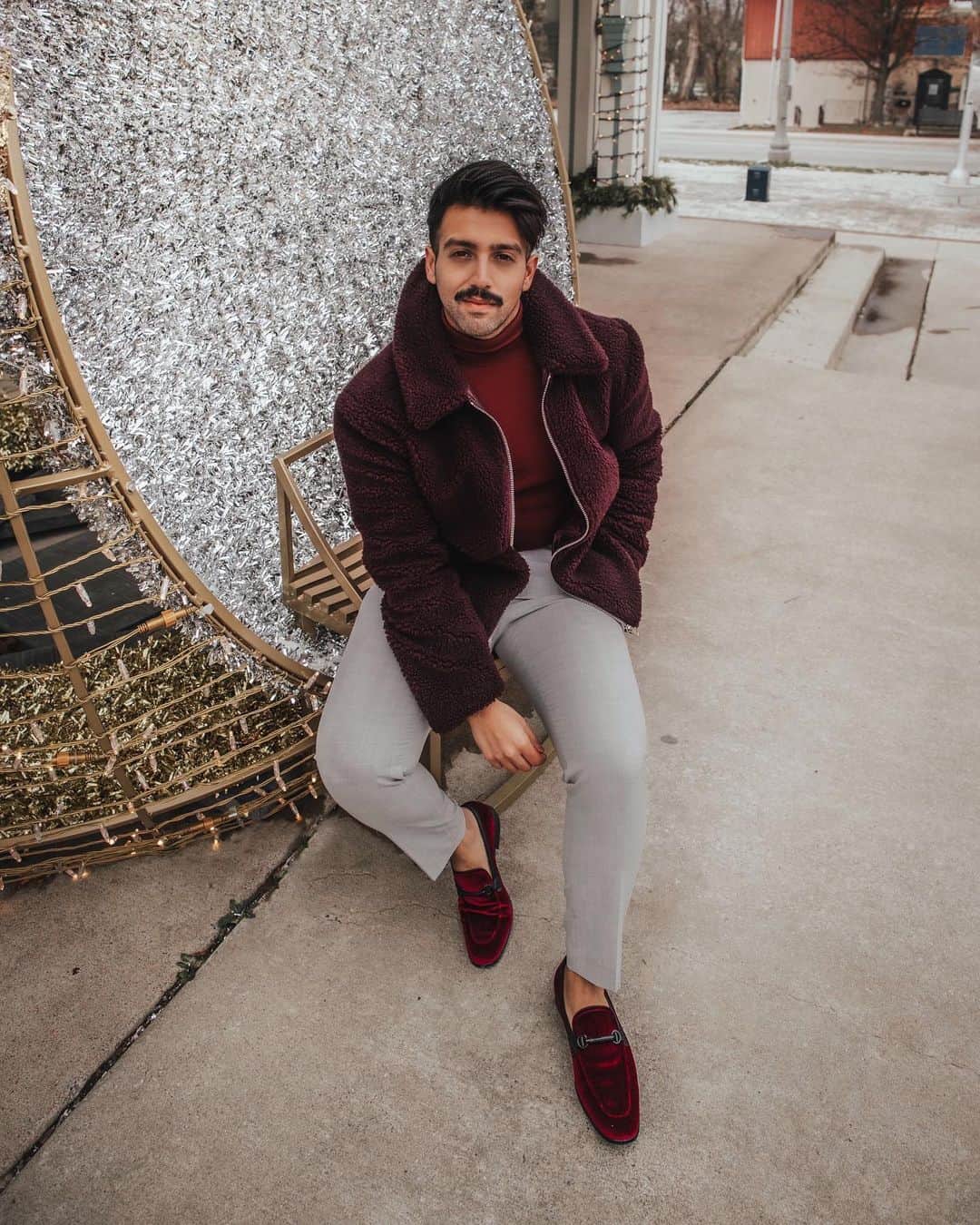 ALDO shoesさんのインスタグラム写真 - (ALDO shoesInstagram)「He wore red velvet. Say hello to smooth and sophisticated Signac, designed for your next dressy occasion. Add these luxe velvet loafers to your wardrobe.  Styled by @ashkanhobian #AldoShoes #AldoCrew」12月16日 2時43分 - aldo_shoes