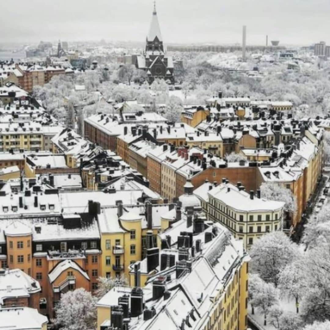 ロンドンフォグのインスタグラム：「Stockholm blanketed in snow ❄️ #TravelTuesday 📸: @Pinterest」