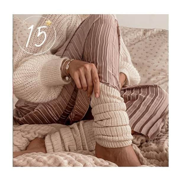 コレジアンさんのインスタグラム写真 - (コレジアンInstagram)「🎁 ADVENT CALENDAR: DAY 15 🎁 Today try to win LEGWARMERS!✨ . Here’s how to participate: - Follow us @collegien_officiel 🎅🏼 - Like this post ❤️ - Invite at least 2 friends to take part, before our Day  16 post 🙋🏻‍♀️🙋🏼‍♂️ - Double your chances by sharing in your story.🍀 . The winner will be announced tomorrow in our stories and on this post! Good luck!🥰 . 🎁 CALENDRIER DE L’AVENT : JOUR 15 🎁 Un jour, un cadeau. Aujourd’hui, nous vous proposons de remporter UNE PAIRE DE GUÊTRES Collégien!✨ . Pour participer : - Suivez la page collegien_officiel 🎅🏼 - Likez ce post ❤️ - Invitez au minimum 2 ami.e.s à participer avant la  publication de la 16ème case demain matin 🙋🏻‍♀️🙋🏼‍♂️ -Doublez vos chances en partageant le concours en  story 🍀 . Annonce du ou de la gagnant.e demain en story et  dans ce post. Bonne chance !🥰 .  Picture @julie_keyser_vannes 😘 . #collegien #collegien_officiel #madeinfrance  #adventcalendar #calendrierdel’avent #concours  #advent #calendrier #calendar  #familyslippers#christmasgifts #giftideas #giftforhe  #giftforhim #giftforkids #holidaygift #weihnachten  #geschenkideen #подарки #headband #christmastree  #xmastree #familytime #zapatillas #giftideas  #idearegalo #christmasgift」12月15日 18時01分 - collegien_officiel